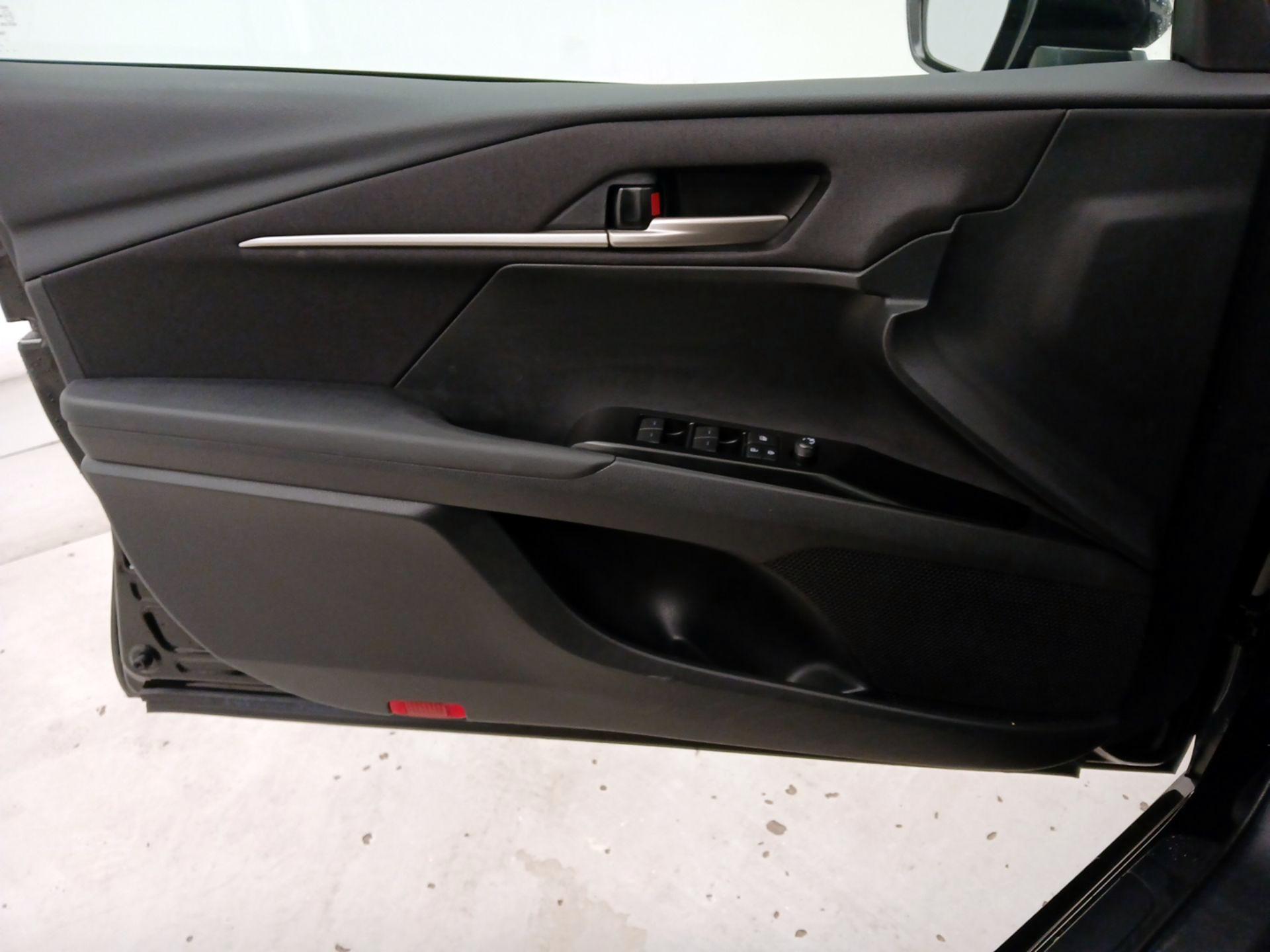 Thumbnail: 2025 Toyota Camry - 12