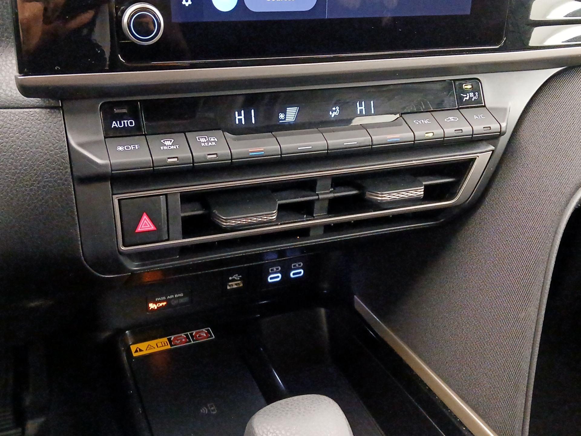 Thumbnail: 2025 Toyota Camry - 16