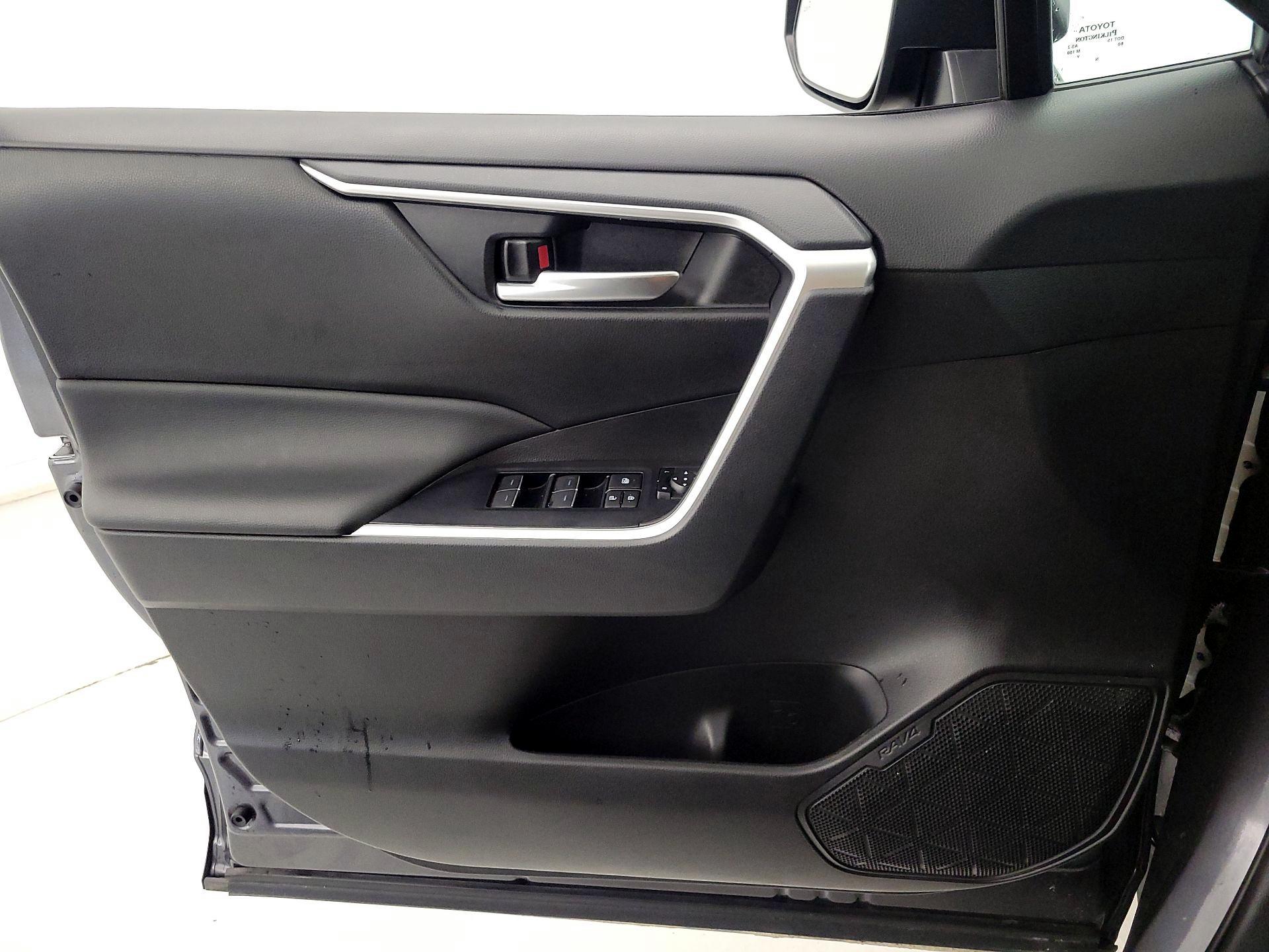 Thumbnail: 2025 Toyota RAV4 - 12