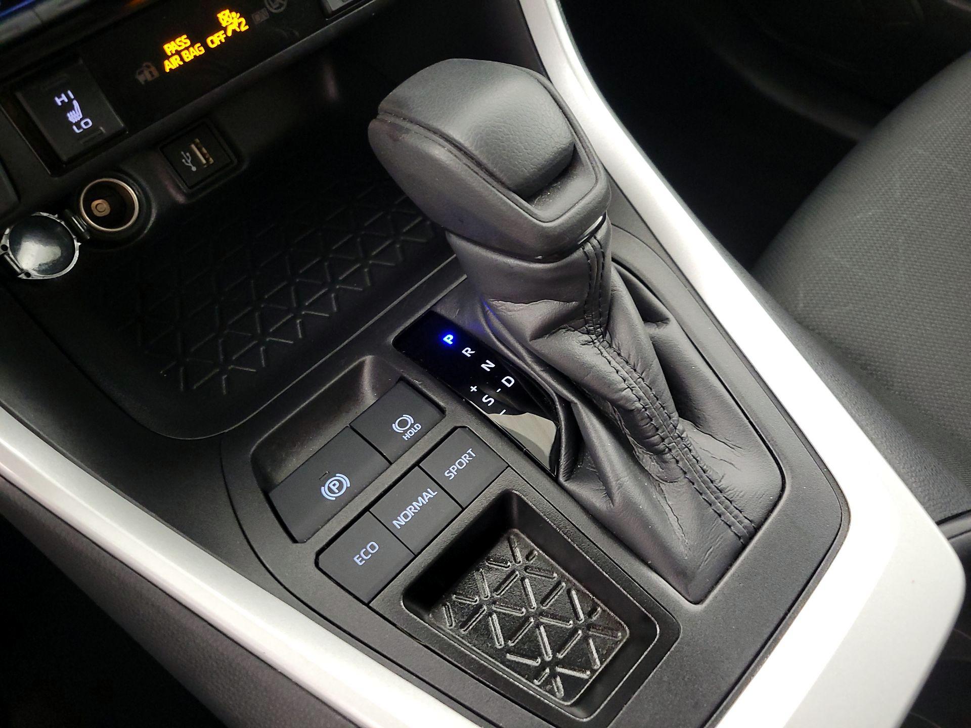 Thumbnail: 2025 Toyota RAV4 - 16