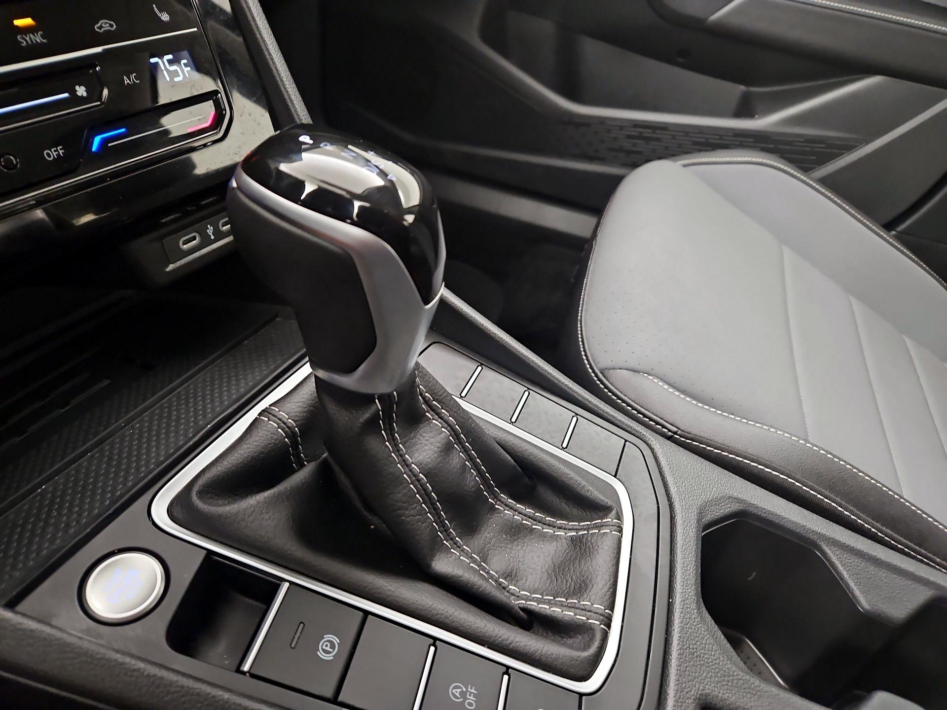 Thumbnail: 2025 Volkswagen Jetta - 17