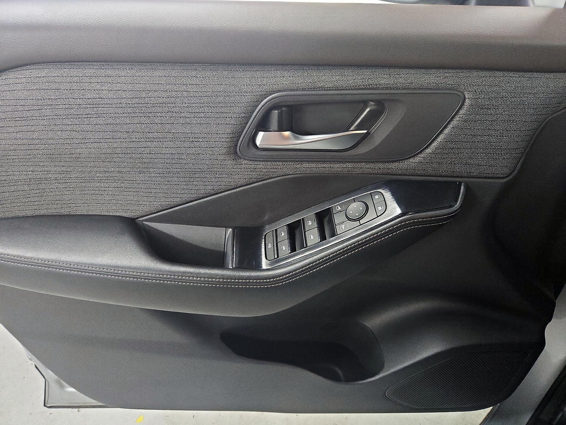 Thumbnail: 2023 Nissan Rogue - 12