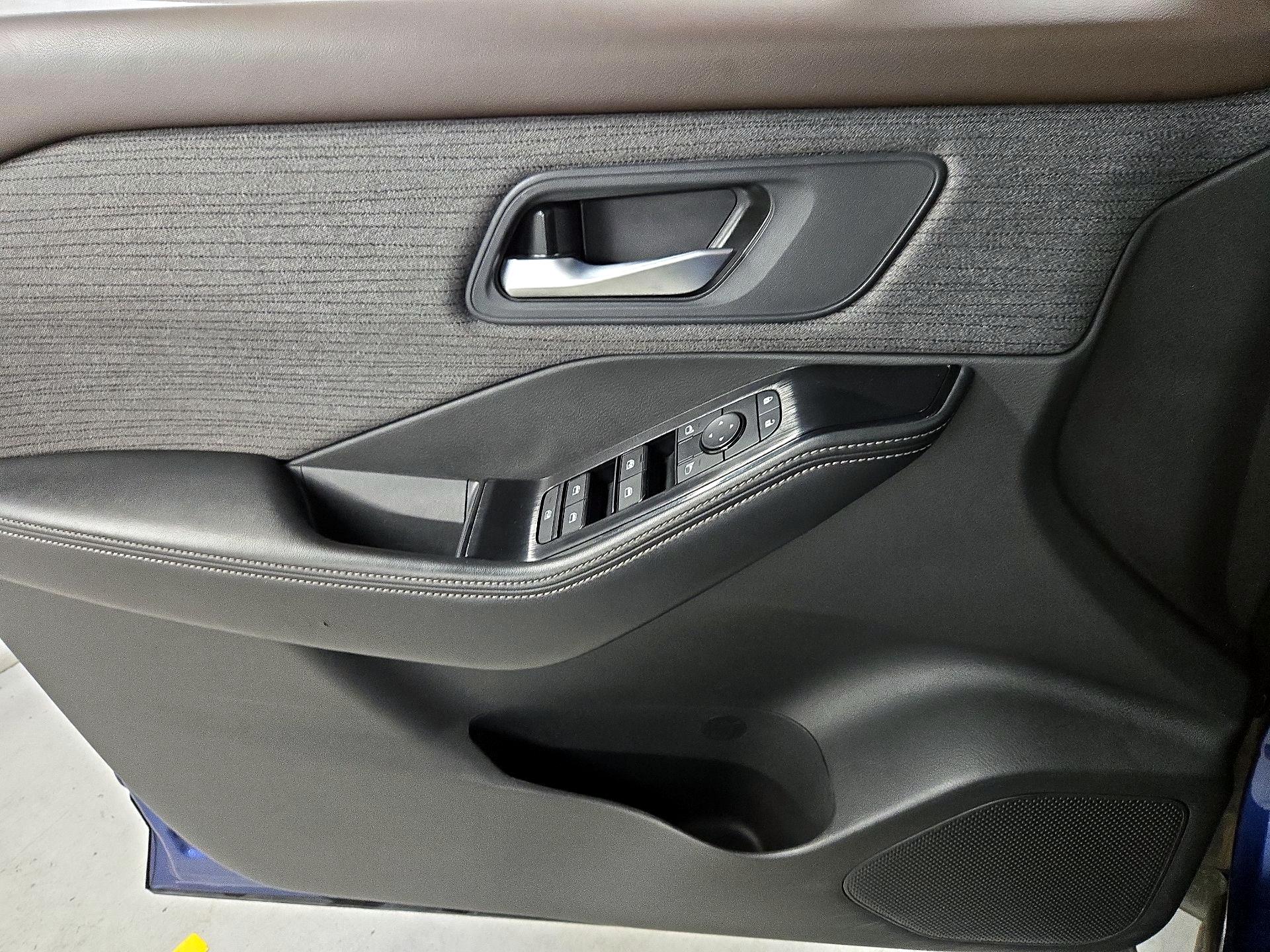 Thumbnail: 2023 Nissan Rogue - 12