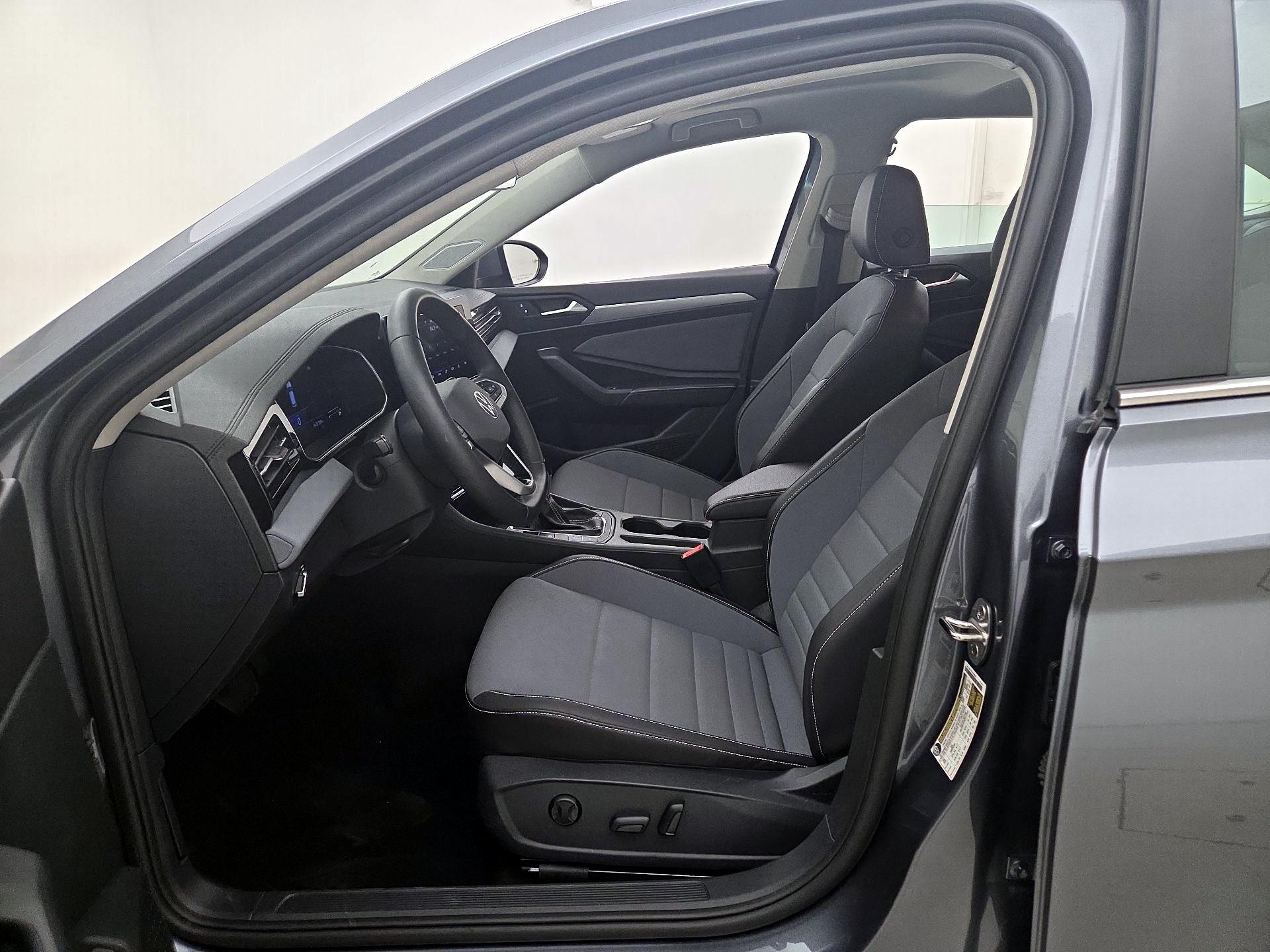 Thumbnail: 2025 Volkswagen Jetta - 11