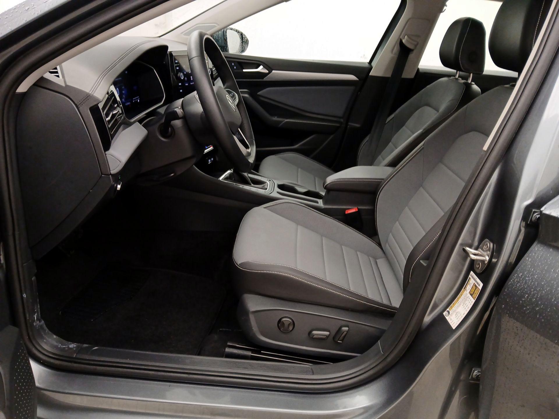 Thumbnail: 2025 Volkswagen Jetta - 11