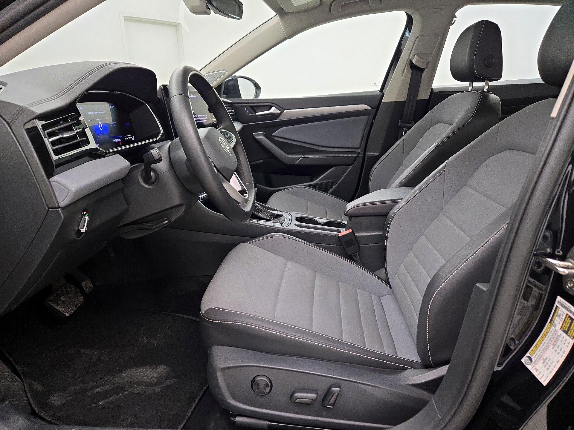 Thumbnail: 2025 Volkswagen Jetta - 11