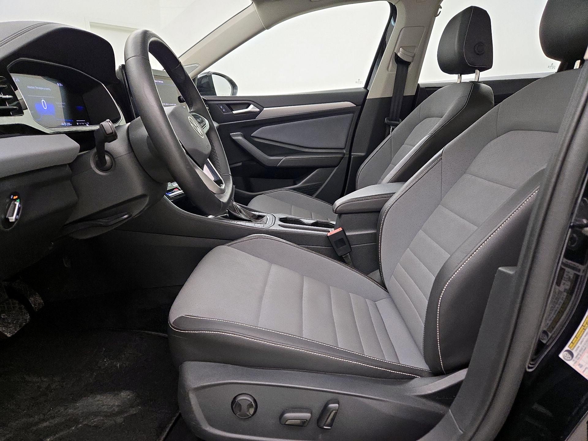 Thumbnail: 2025 Volkswagen Jetta - 19