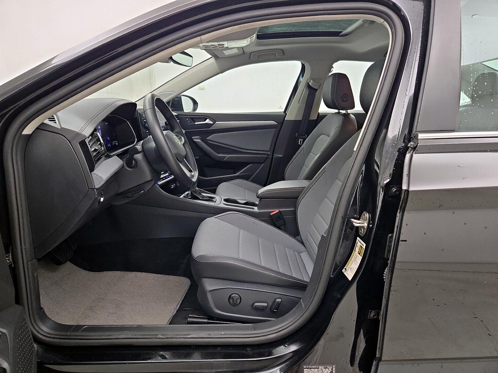 Thumbnail: 2025 Volkswagen Jetta - 11