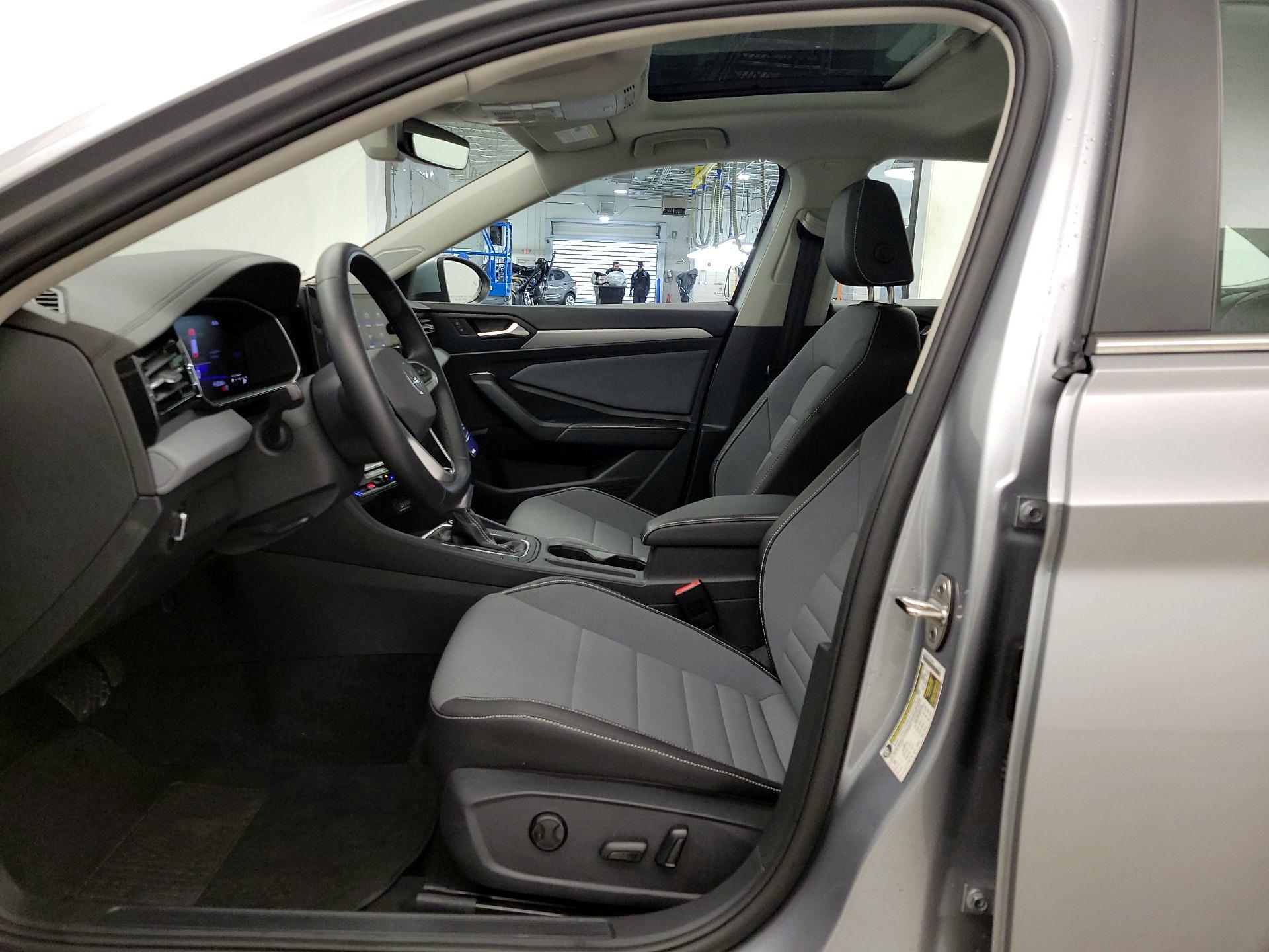 Thumbnail: 2025 Volkswagen Jetta - 11