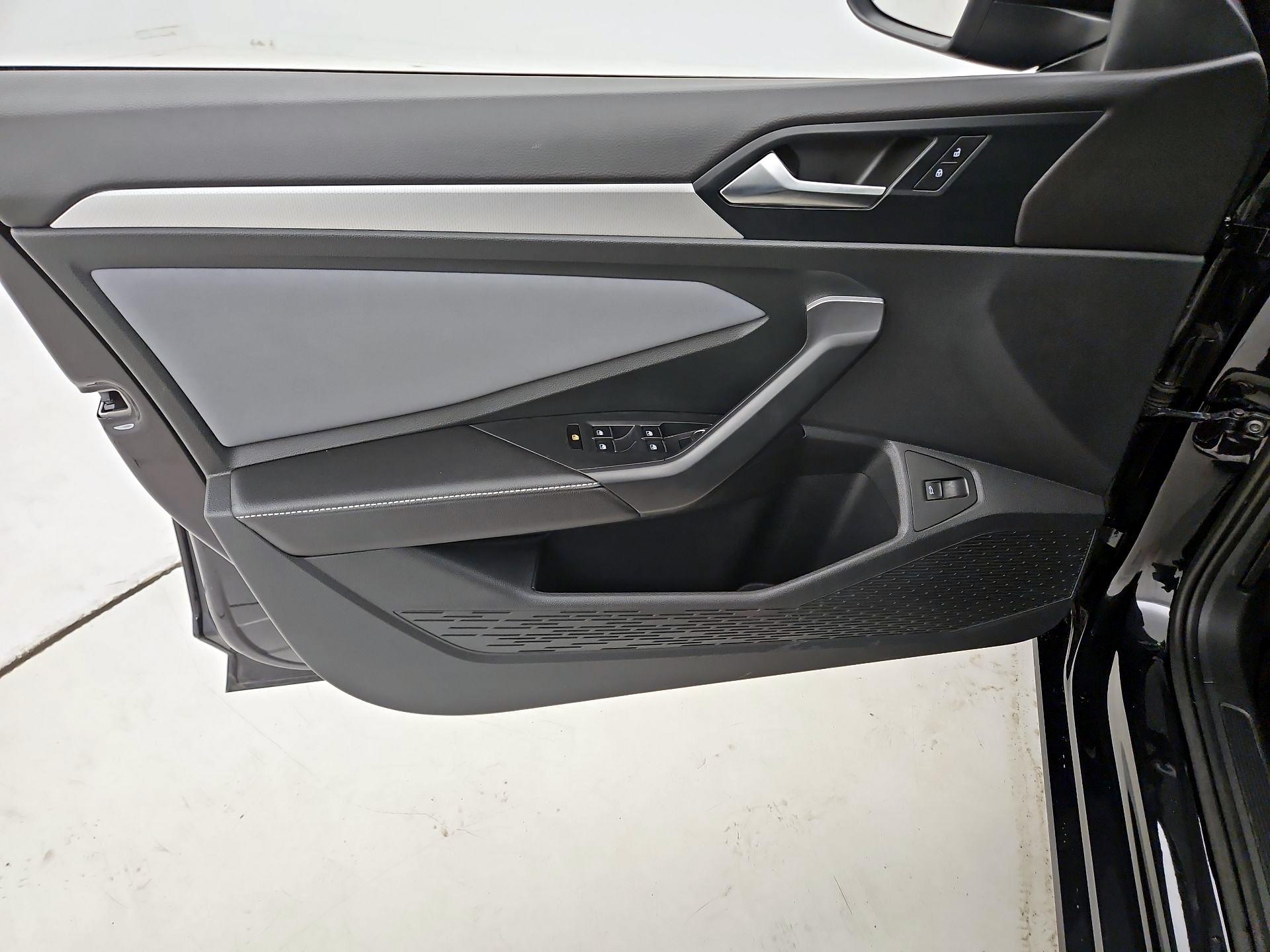 Thumbnail: 2025 Volkswagen Jetta - 12