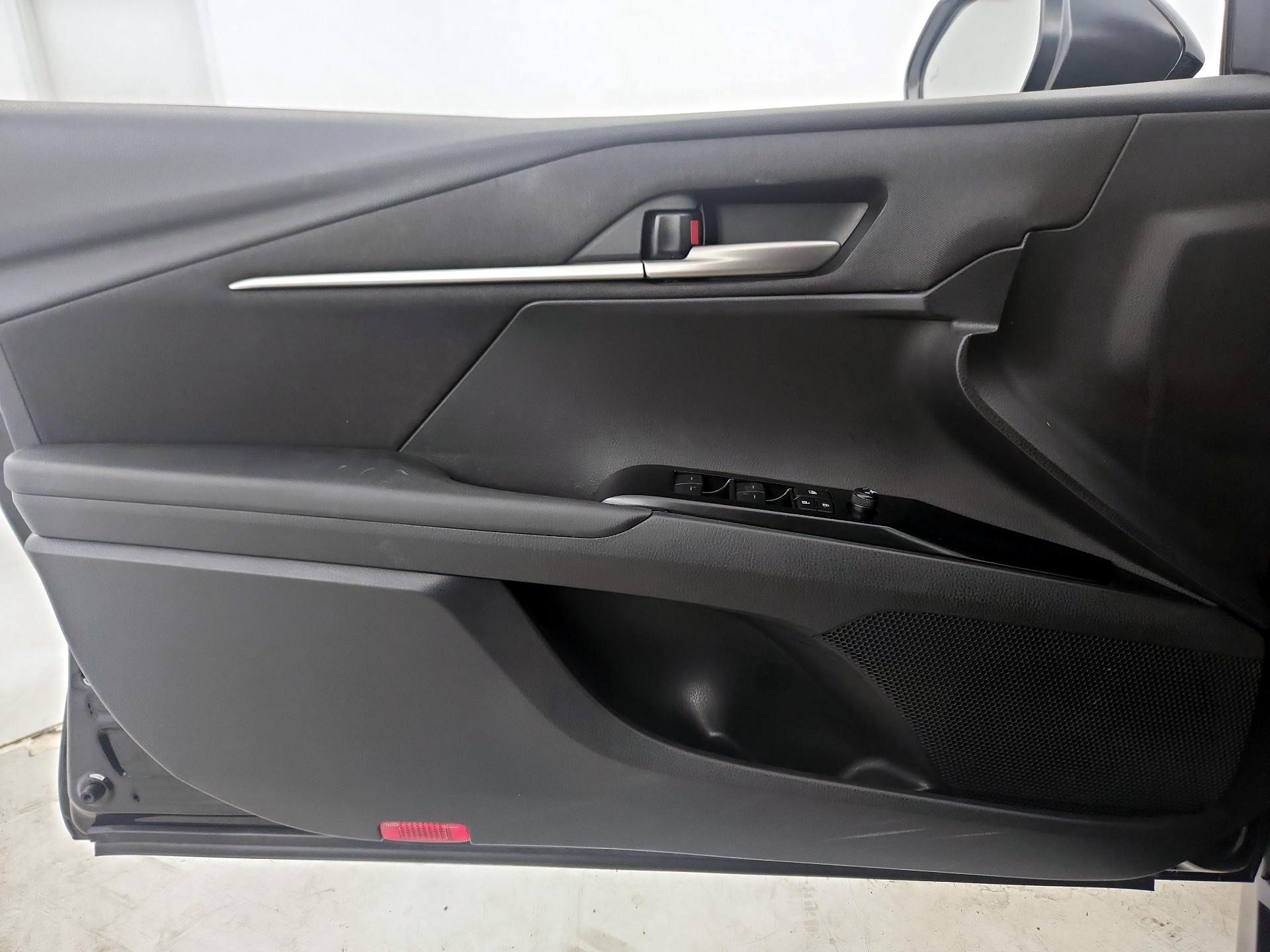 Thumbnail: 2025 Toyota Camry - 12