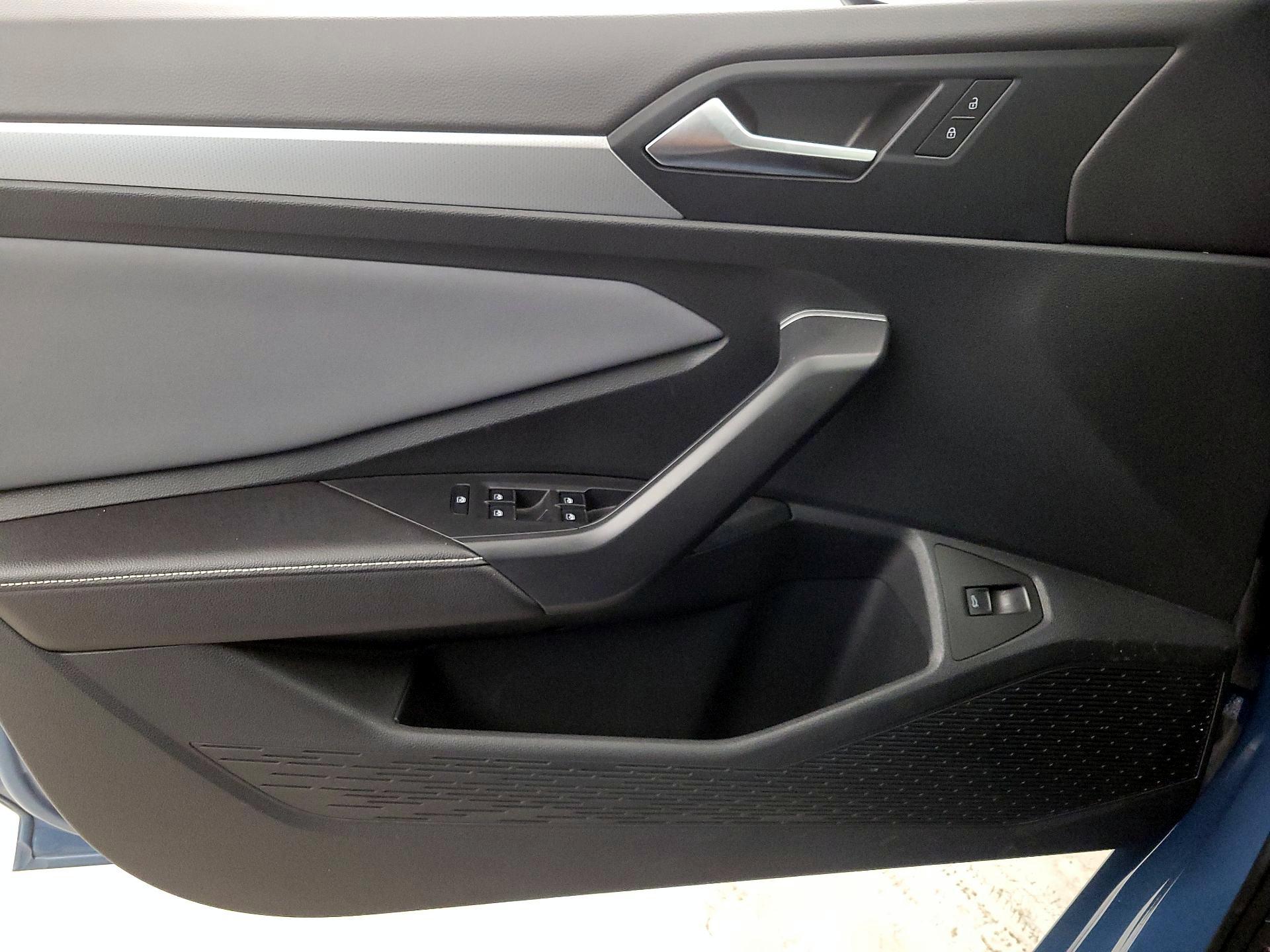 Thumbnail: 2025 Volkswagen Jetta - 12