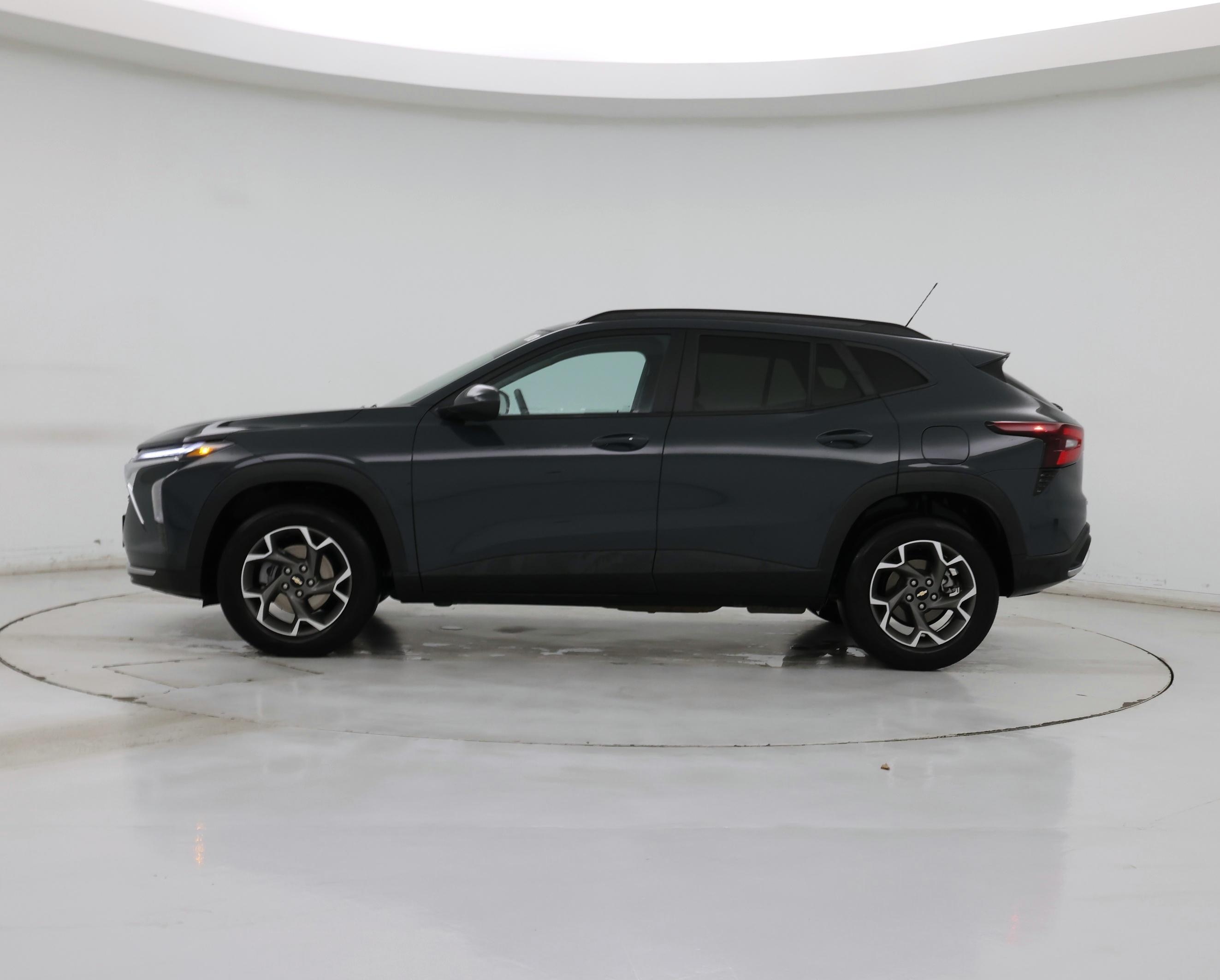 Thumbnail: 2025 Chevrolet Trax - 3