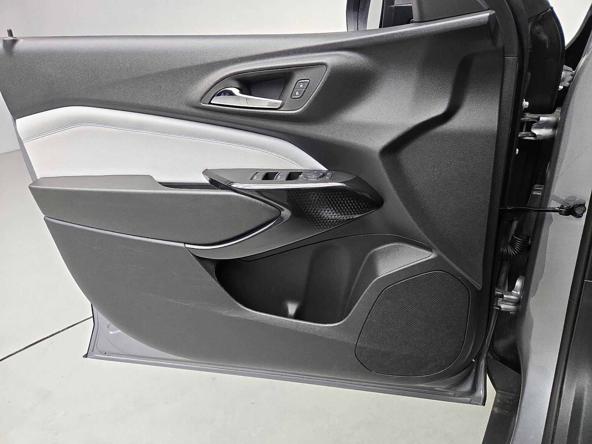 Thumbnail: 2025 Chevrolet Trax - 12