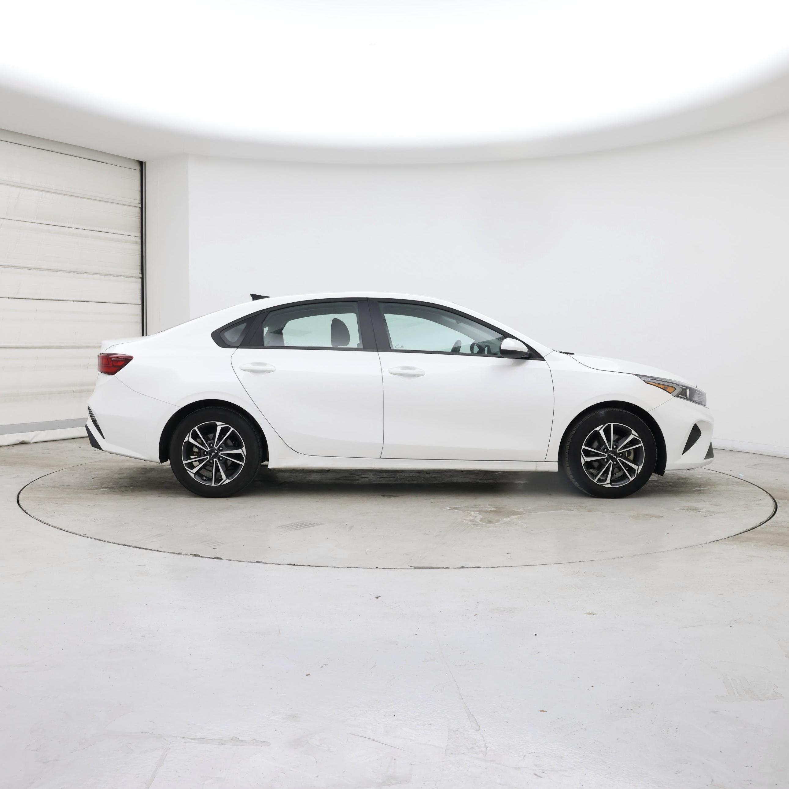 Thumbnail: 2024 Kia Forte - 7