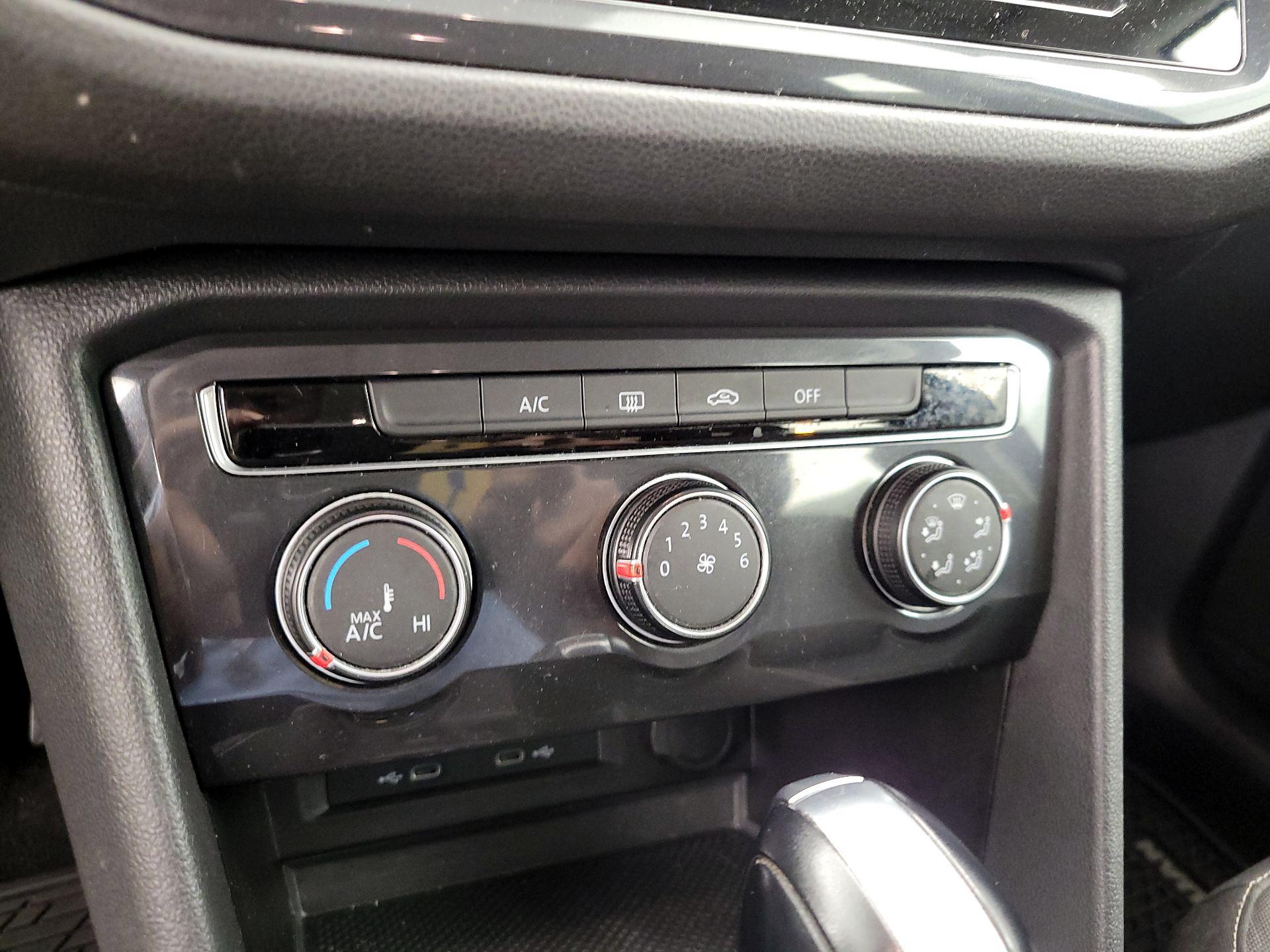 Thumbnail: 2021 Volkswagen Tiguan - 16