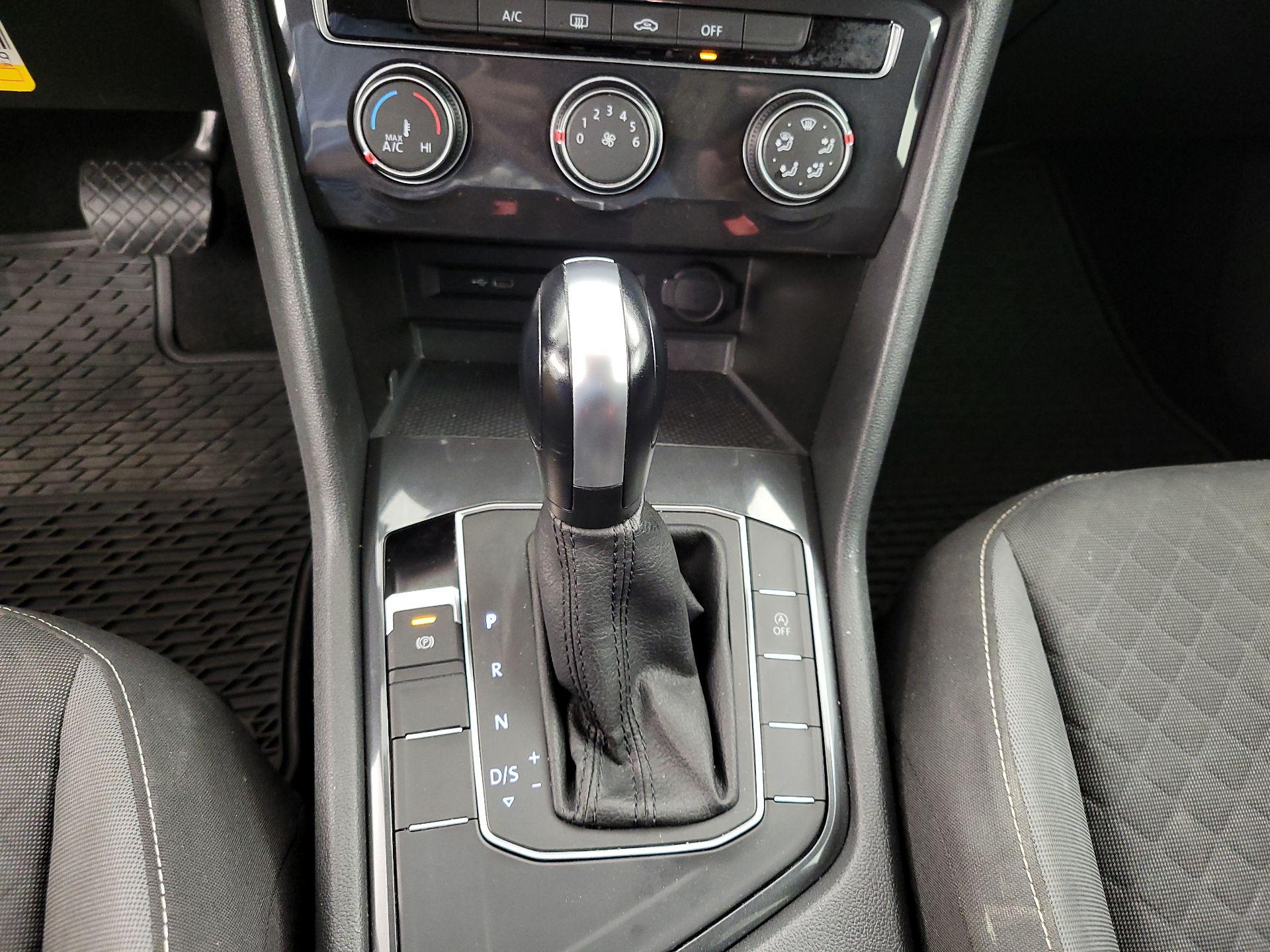 Thumbnail: 2021 Volkswagen Tiguan - 17