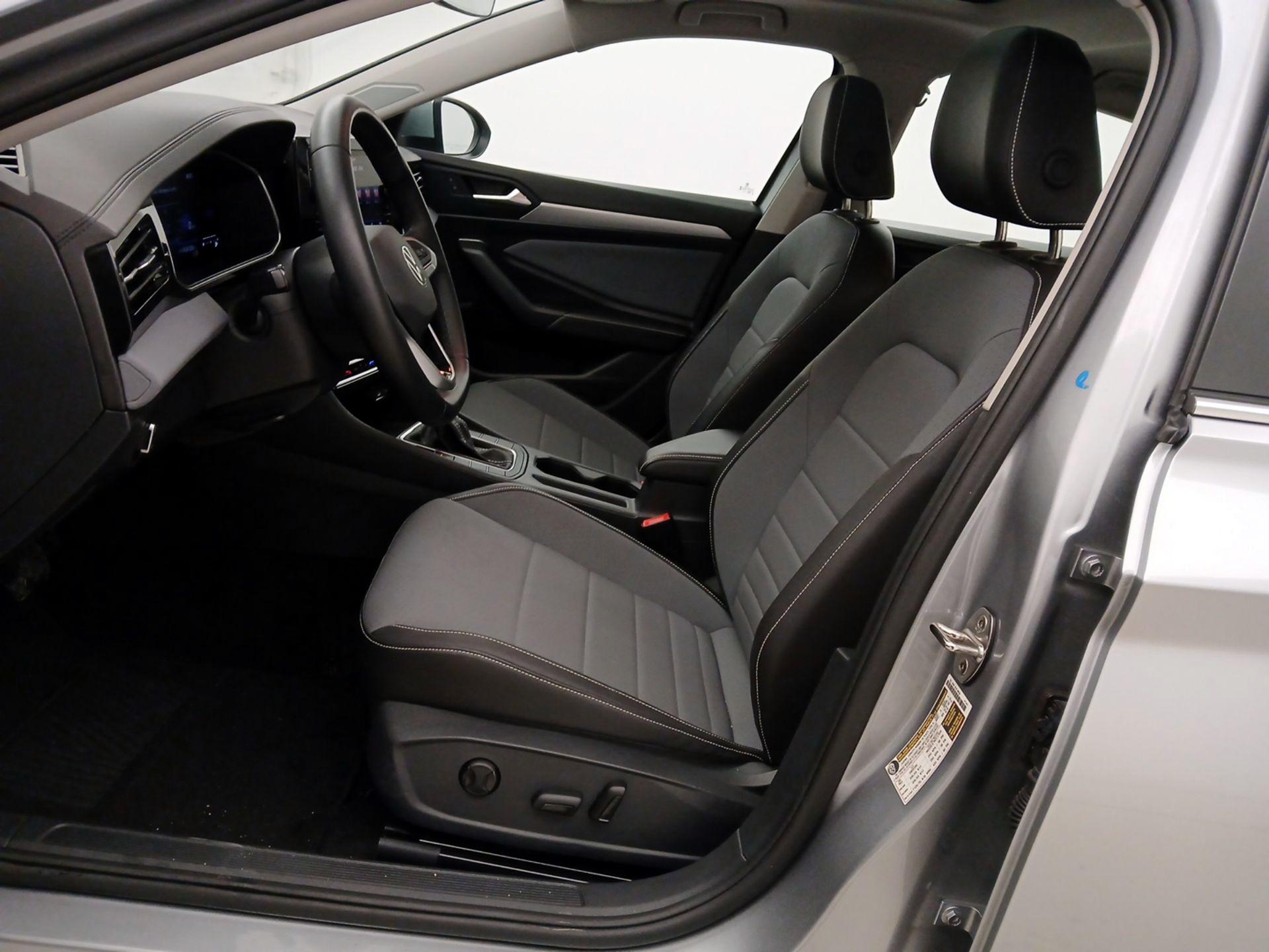 Thumbnail: 2025 Volkswagen Jetta - 11