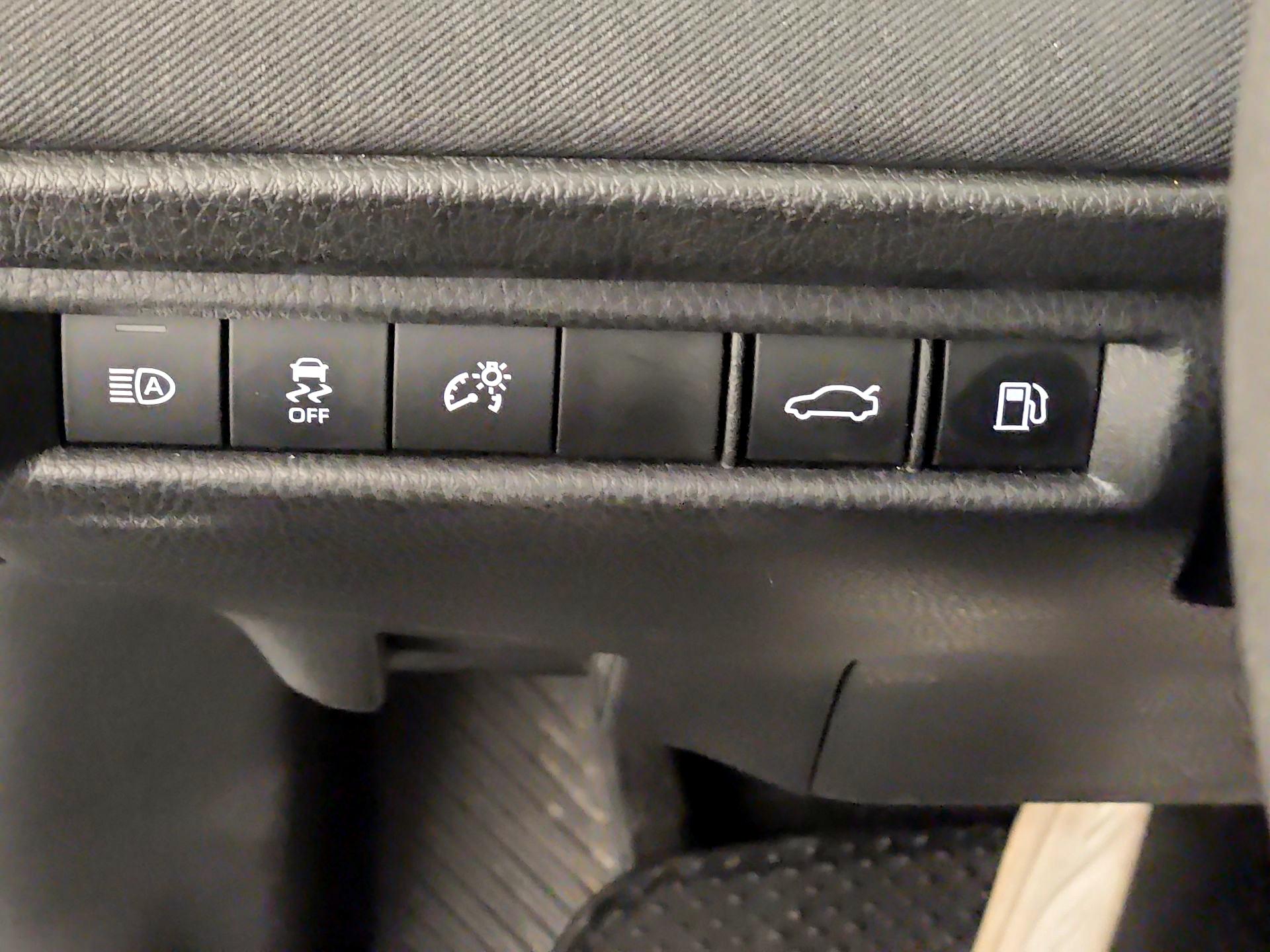 Thumbnail: 2025 Toyota Camry - 13