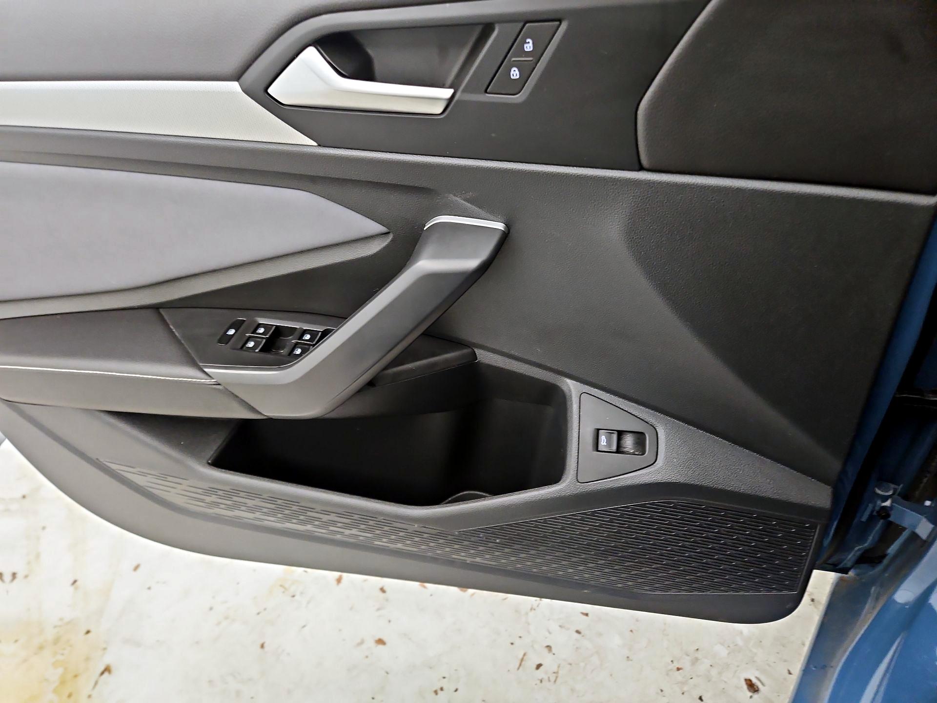 Thumbnail: 2025 Volkswagen Jetta - 12