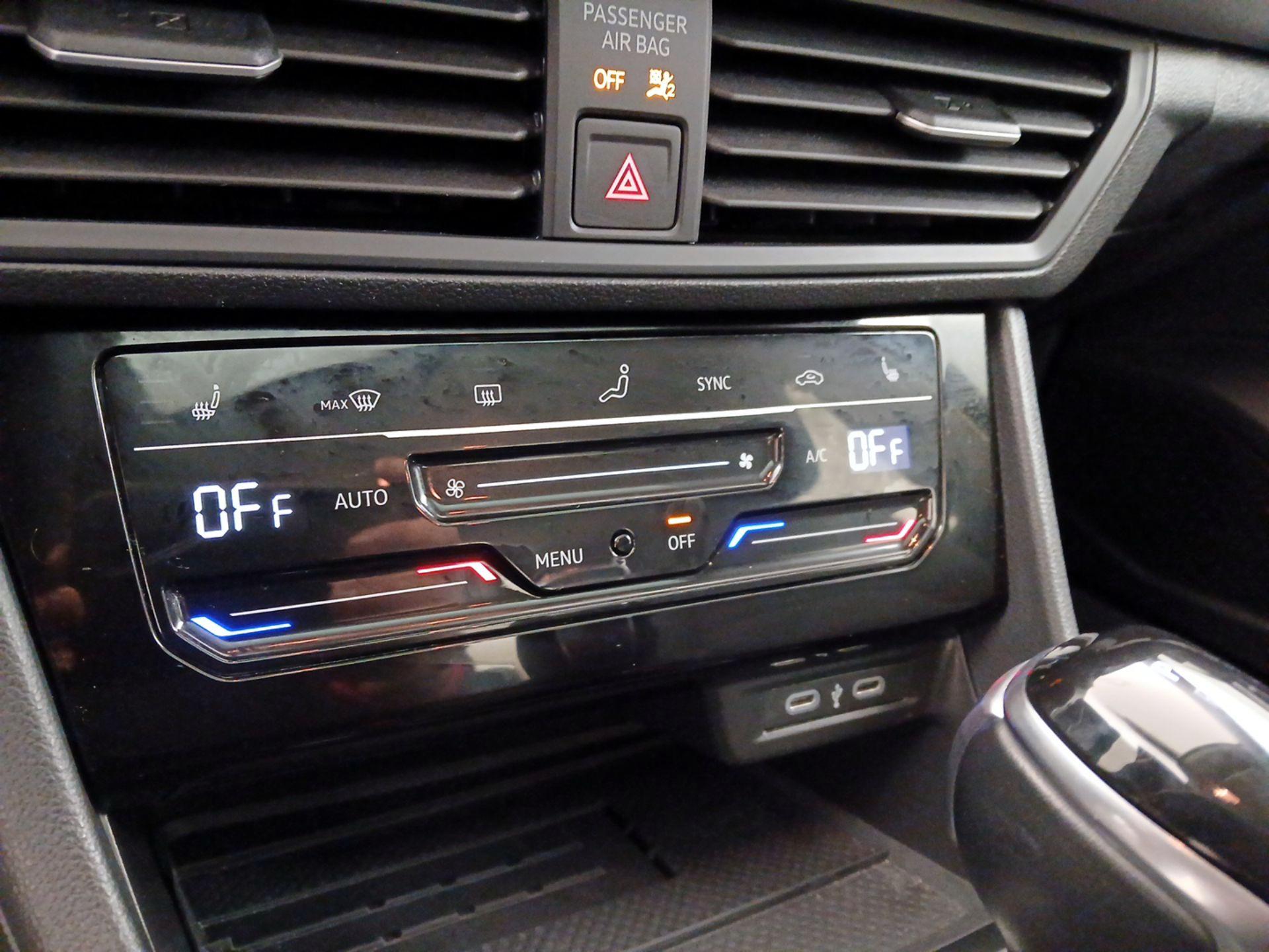 Thumbnail: 2025 Volkswagen Jetta - 16