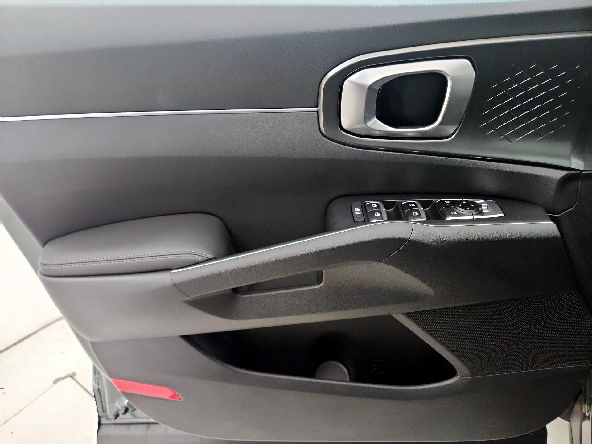 Thumbnail: 2025 Kia Sorento - 12