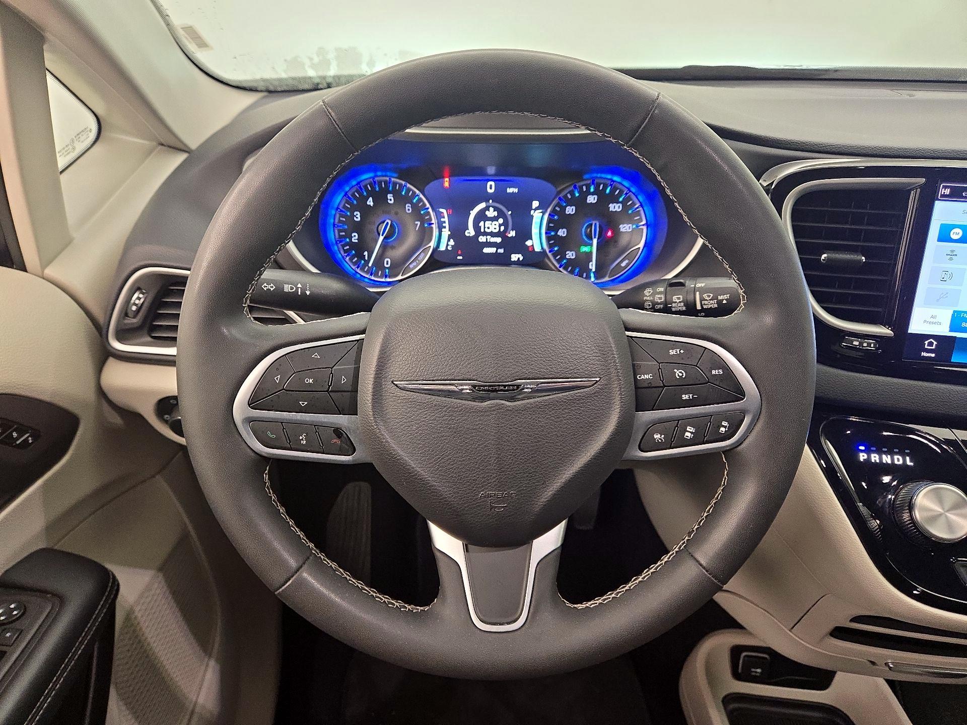 Thumbnail: 2023 Chrysler Pacifica - 10