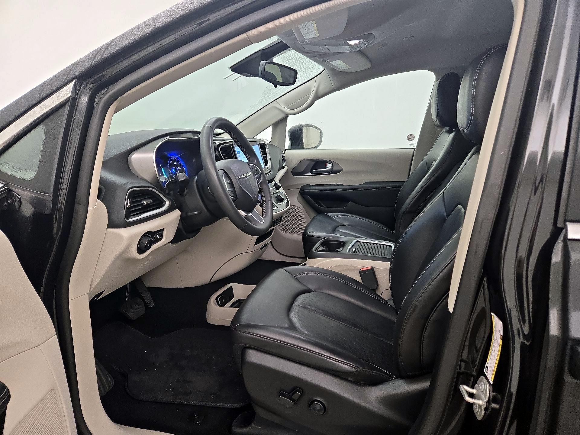 Thumbnail: 2023 Chrysler Pacifica - 11