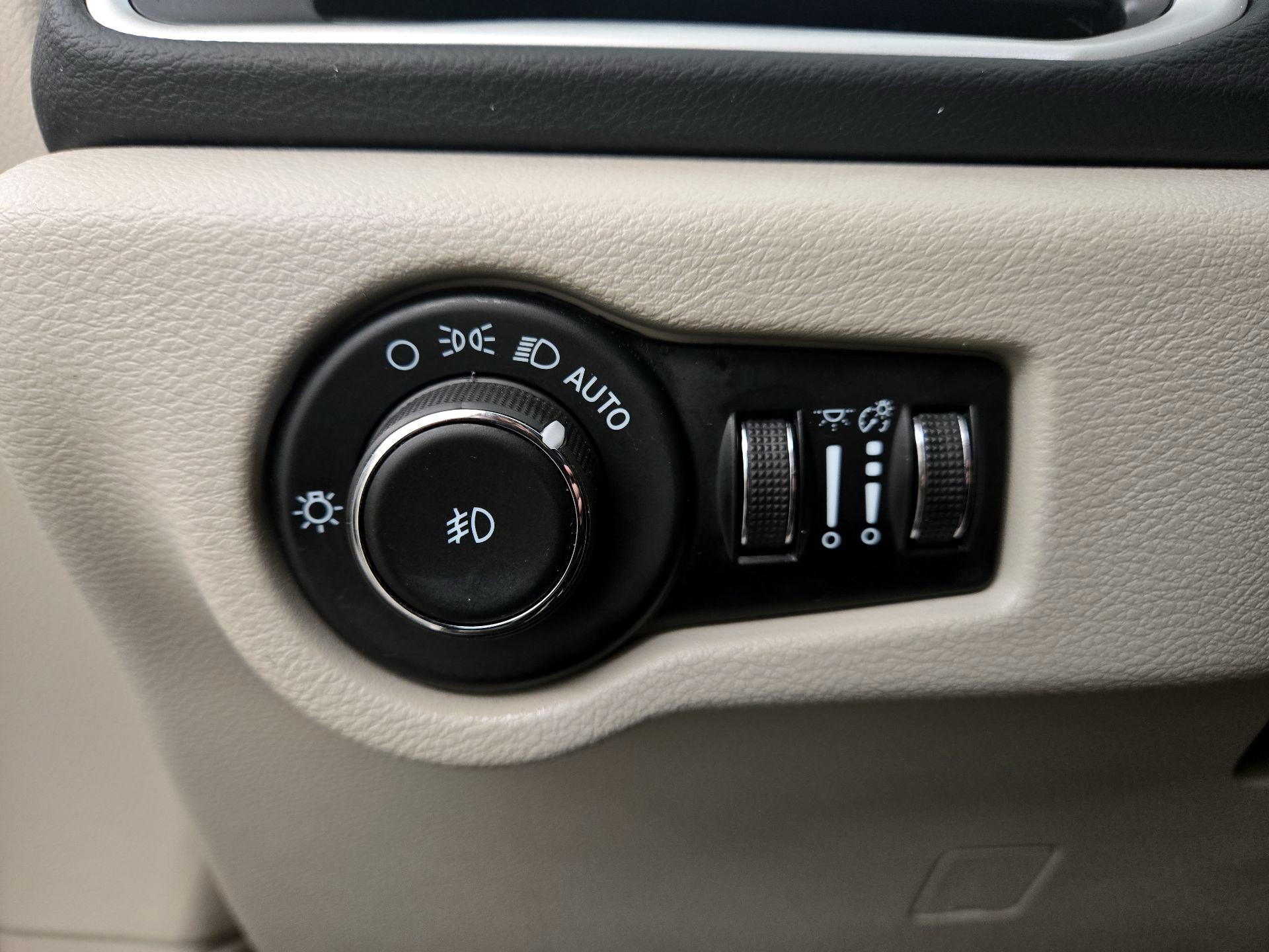 Thumbnail: 2023 Chrysler Pacifica - 13