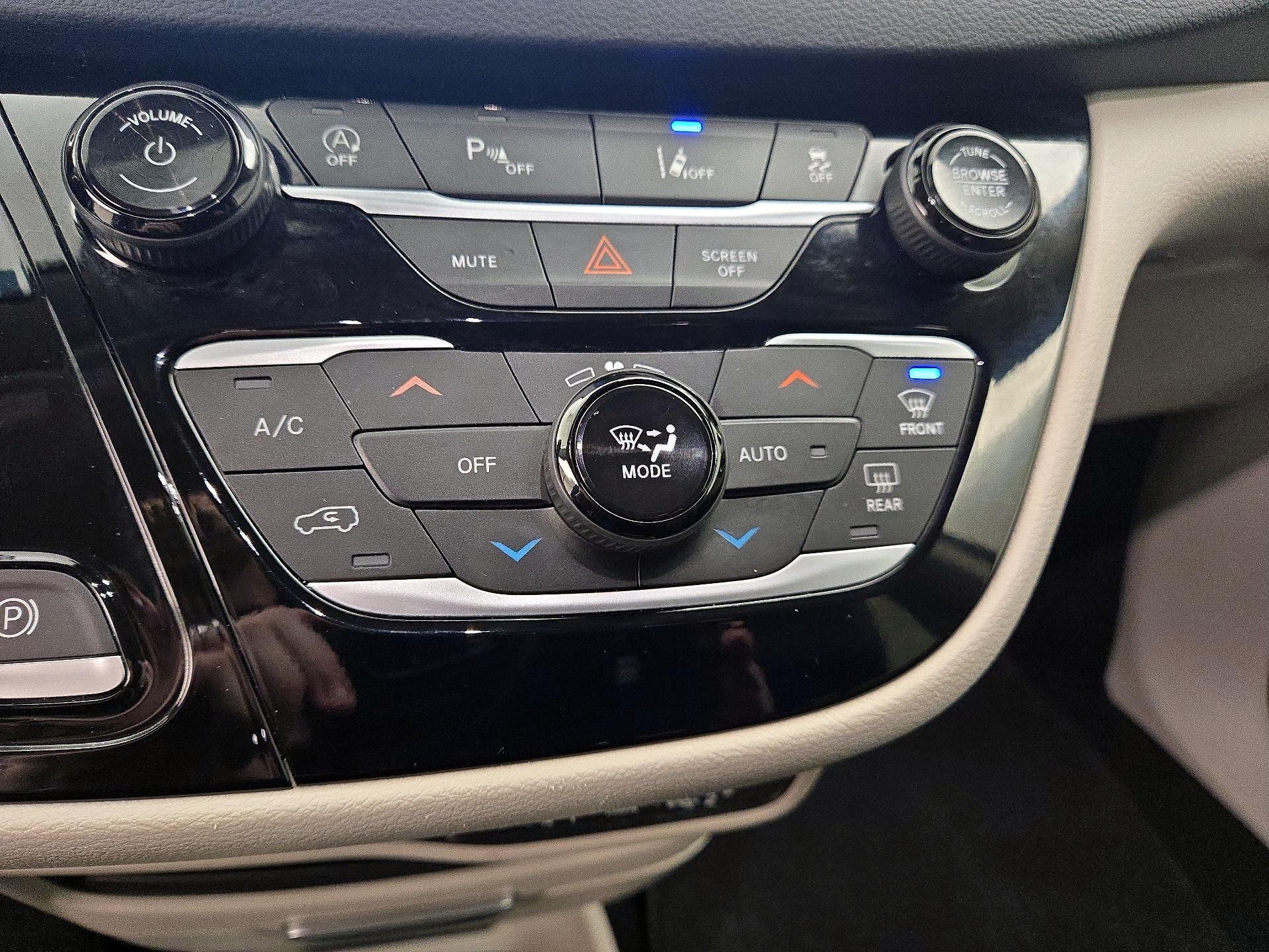 Thumbnail: 2023 Chrysler Pacifica - 16