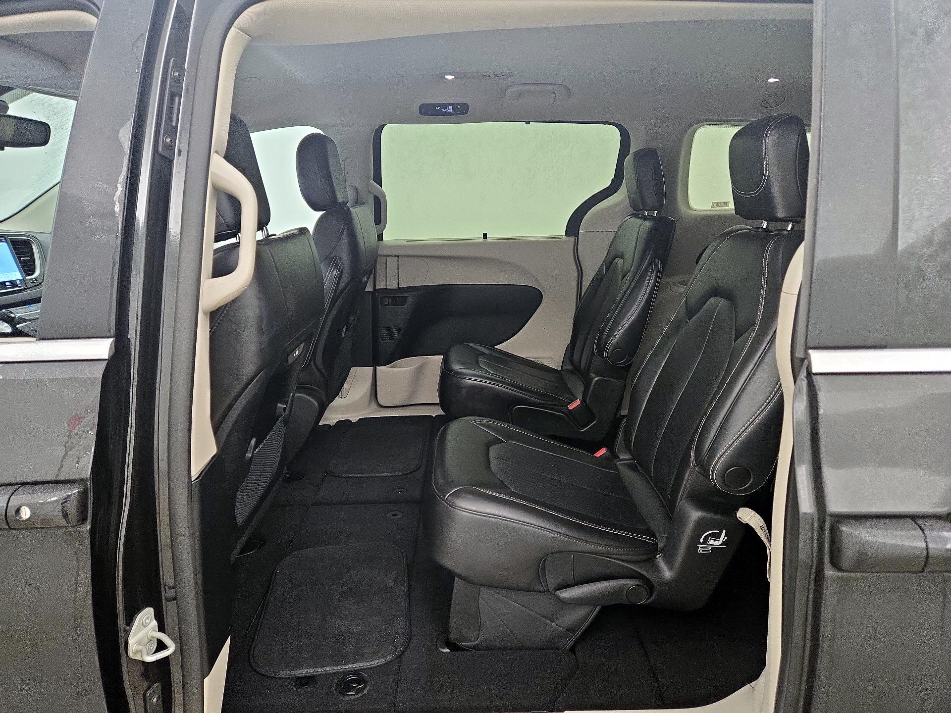 Thumbnail: 2023 Chrysler Pacifica - 19