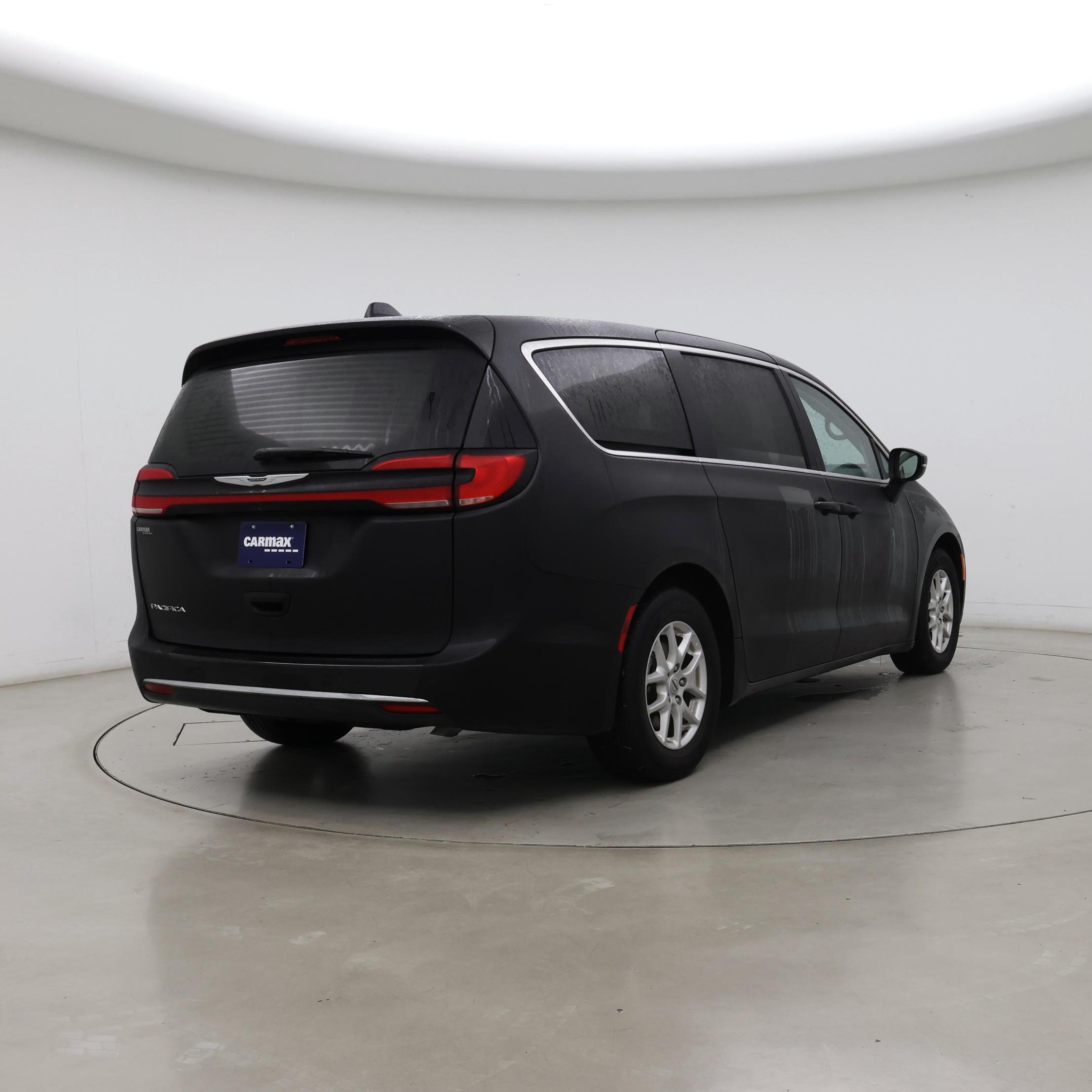 Thumbnail: 2023 Chrysler Pacifica - 8