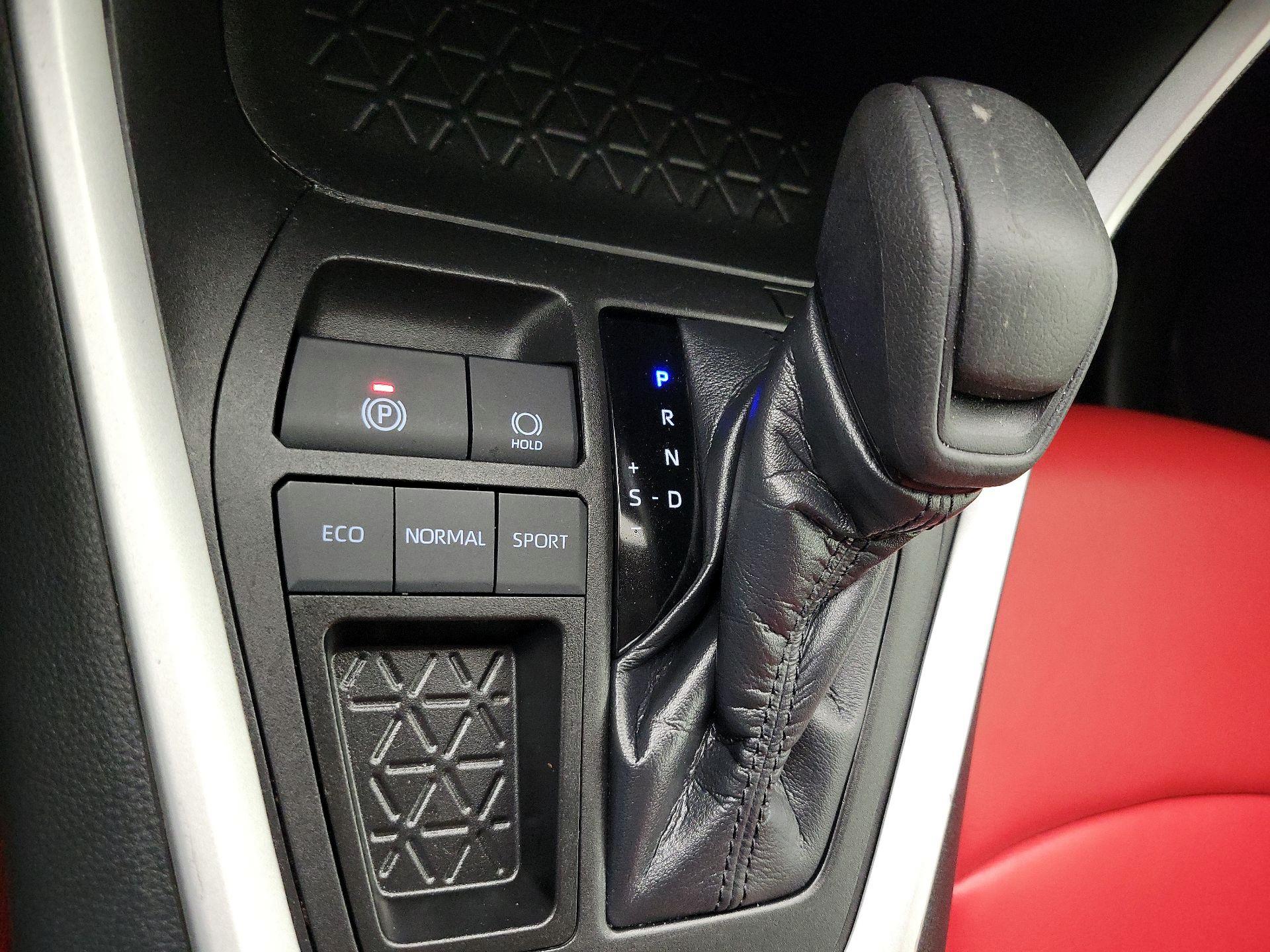 Thumbnail: 2023 Toyota RAV4 - 17