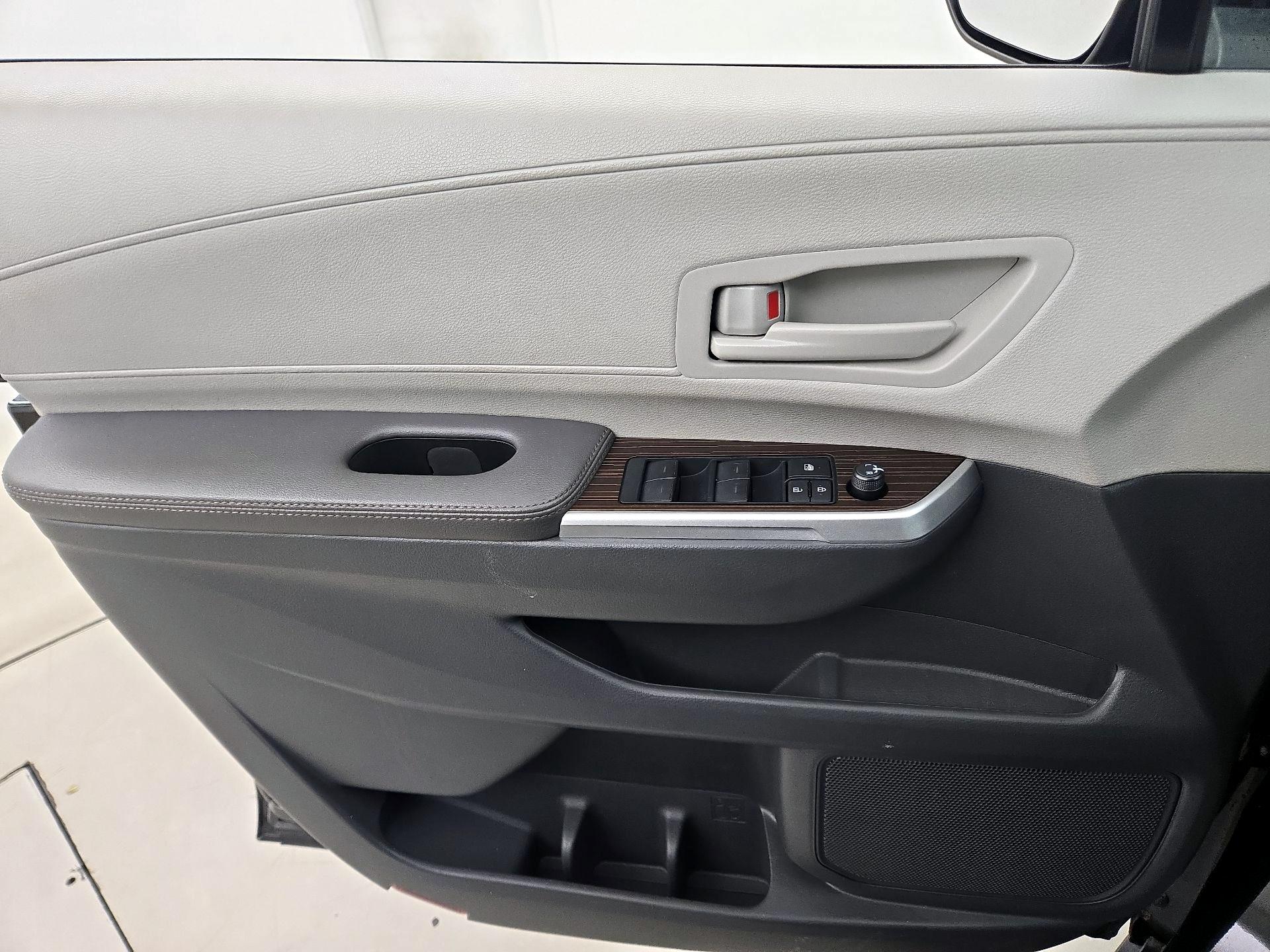 Thumbnail: 2024 Toyota Sienna - 12