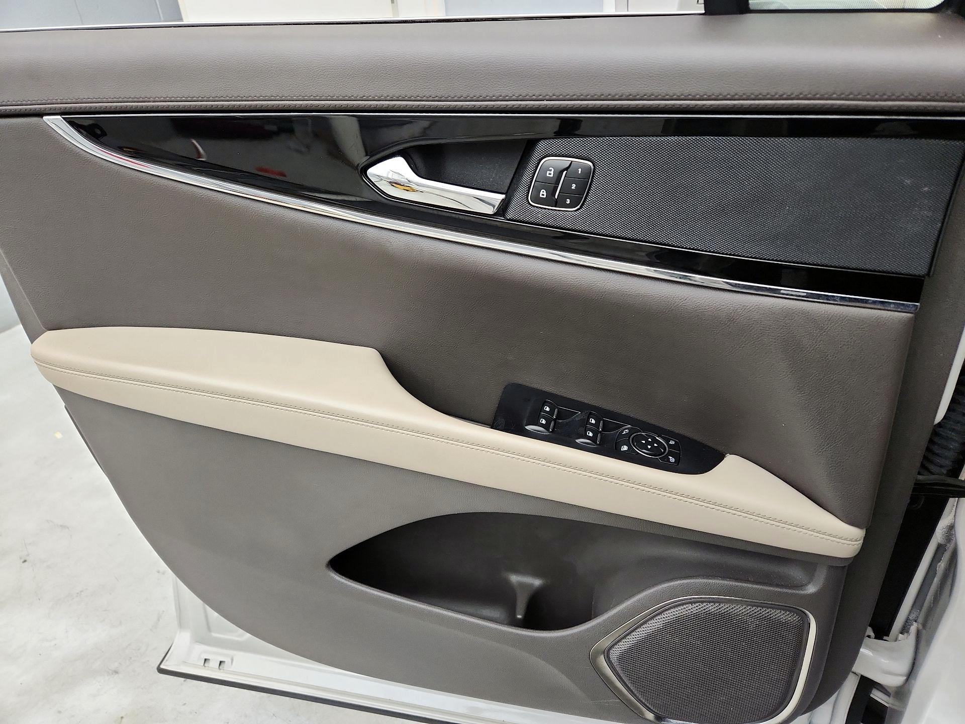 Thumbnail: 2023 Lincoln Nautilus - 12