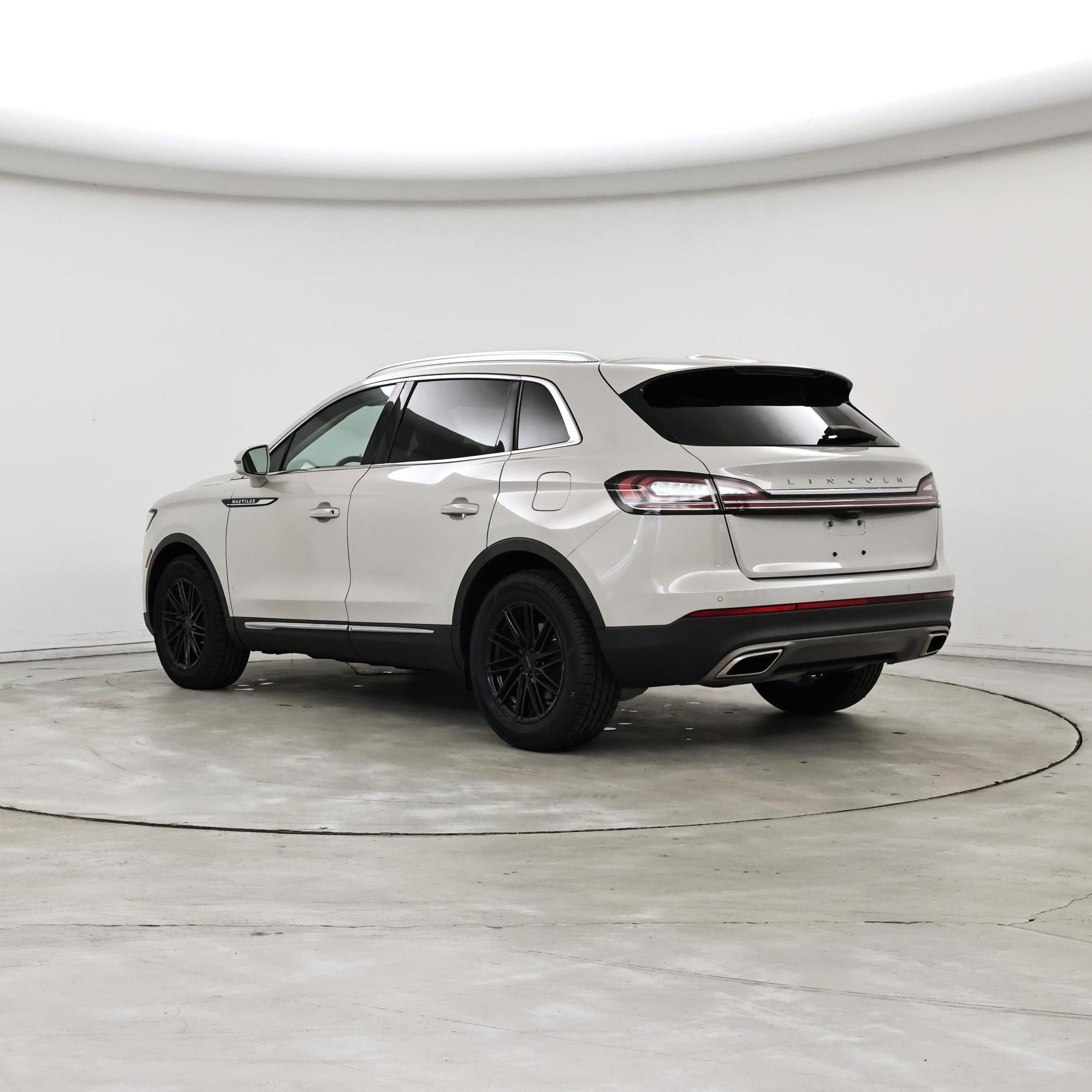 Thumbnail: 2023 Lincoln Nautilus - 2