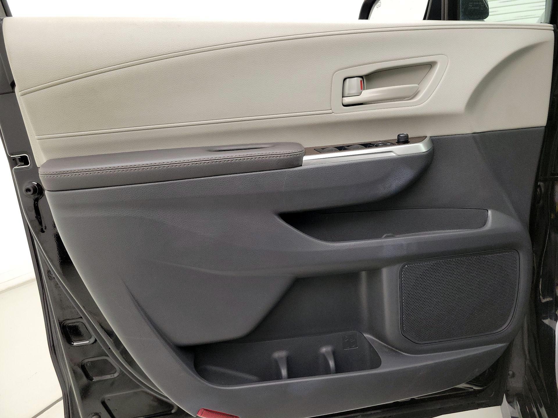 Thumbnail: 2024 Toyota Sienna - 12