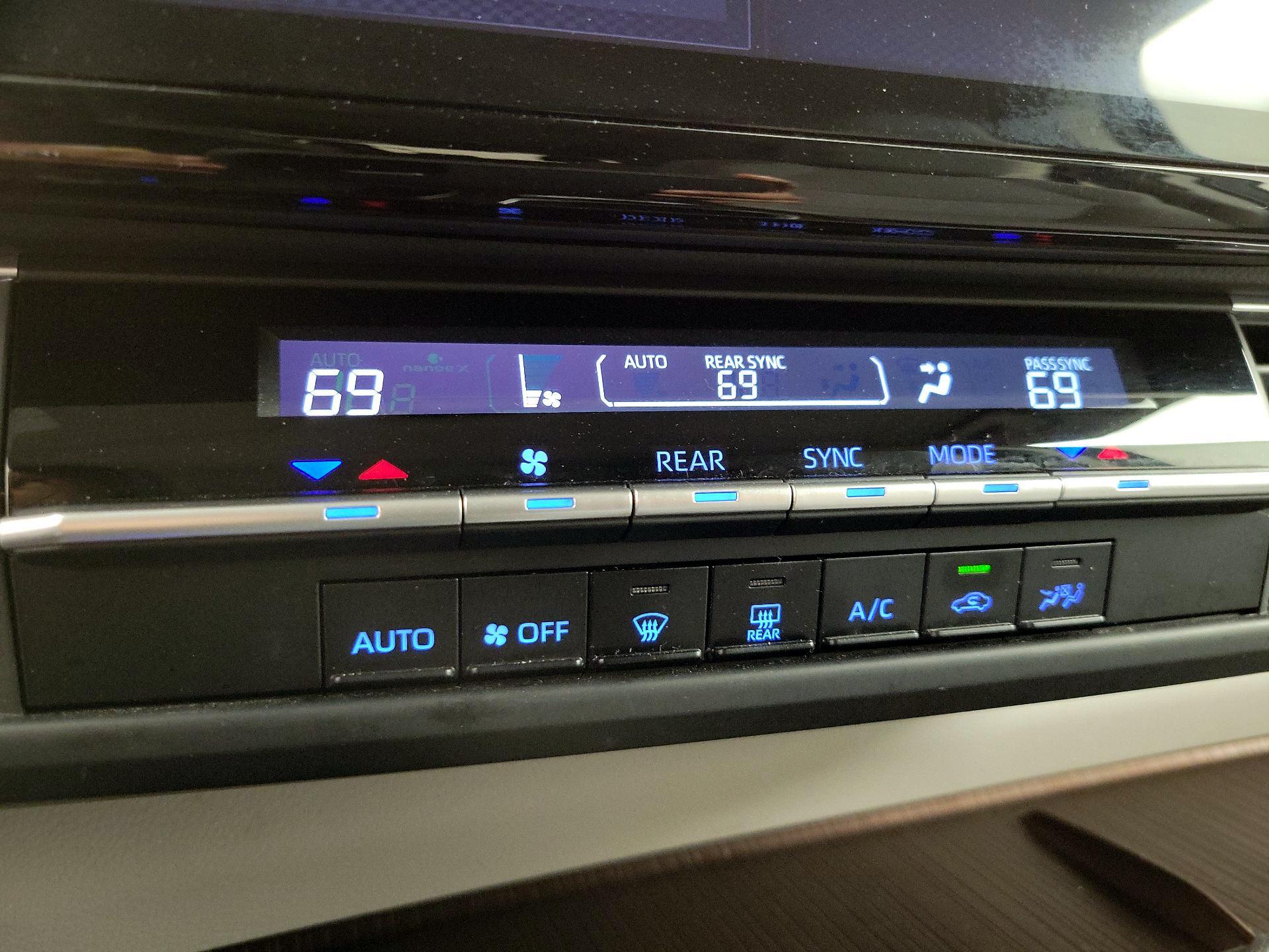 Thumbnail: 2024 Toyota Sienna - 16