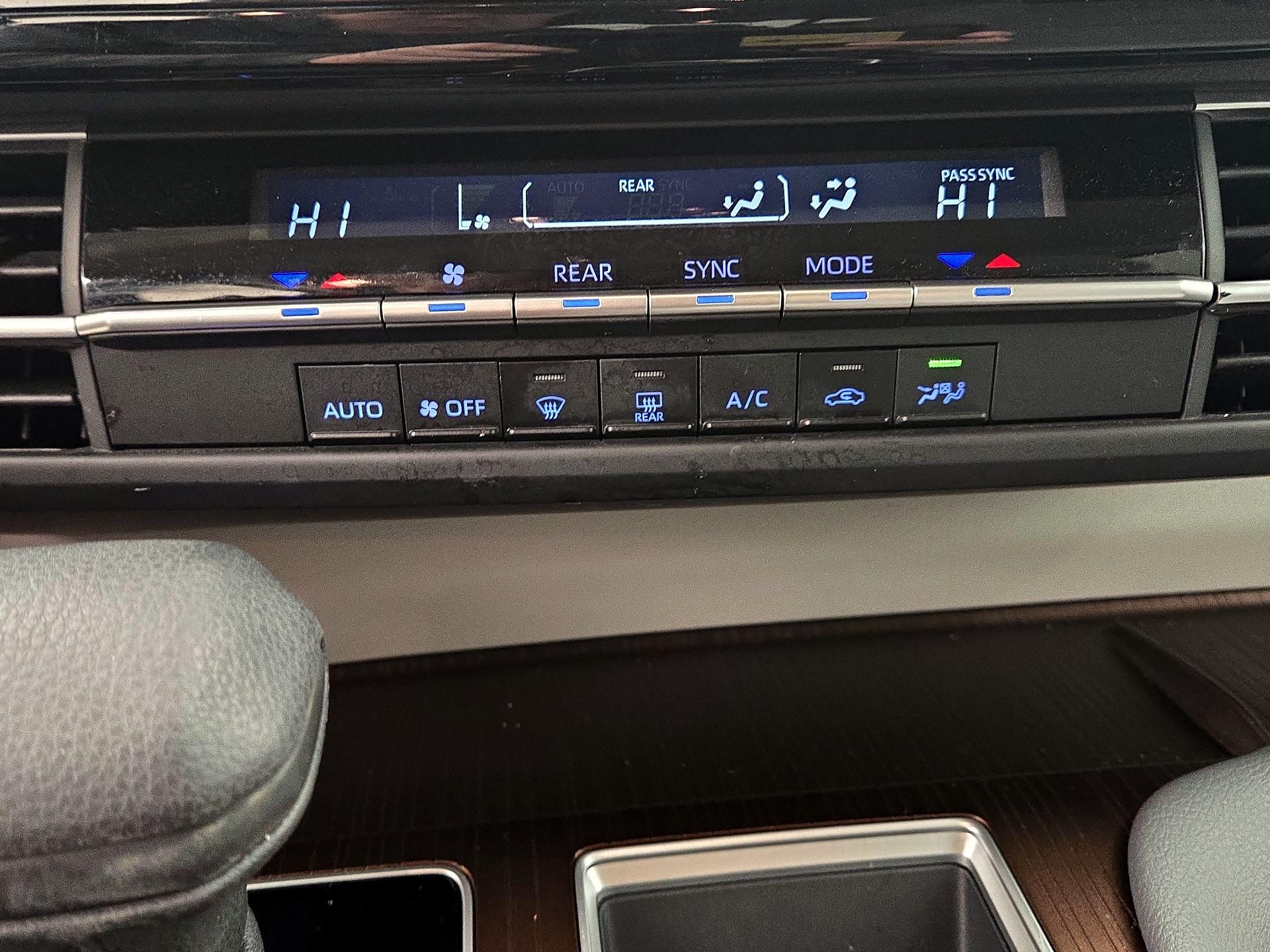 Thumbnail: 2024 Toyota Sienna - 16