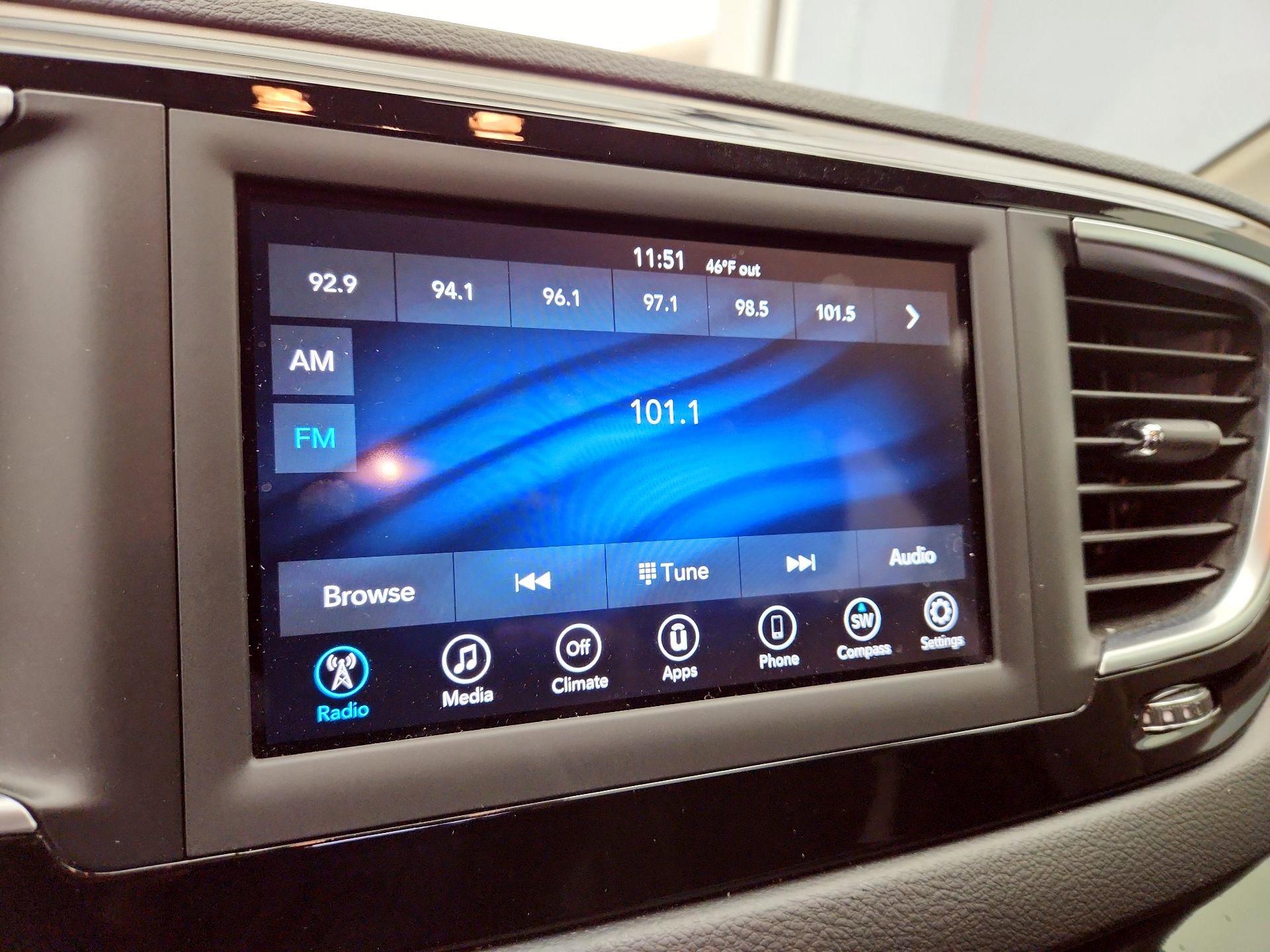 Thumbnail: 2021 Chrysler Voyager - 15