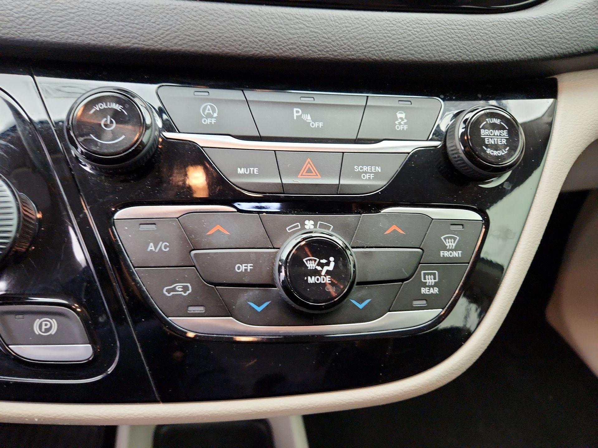 Thumbnail: 2021 Chrysler Voyager - 16