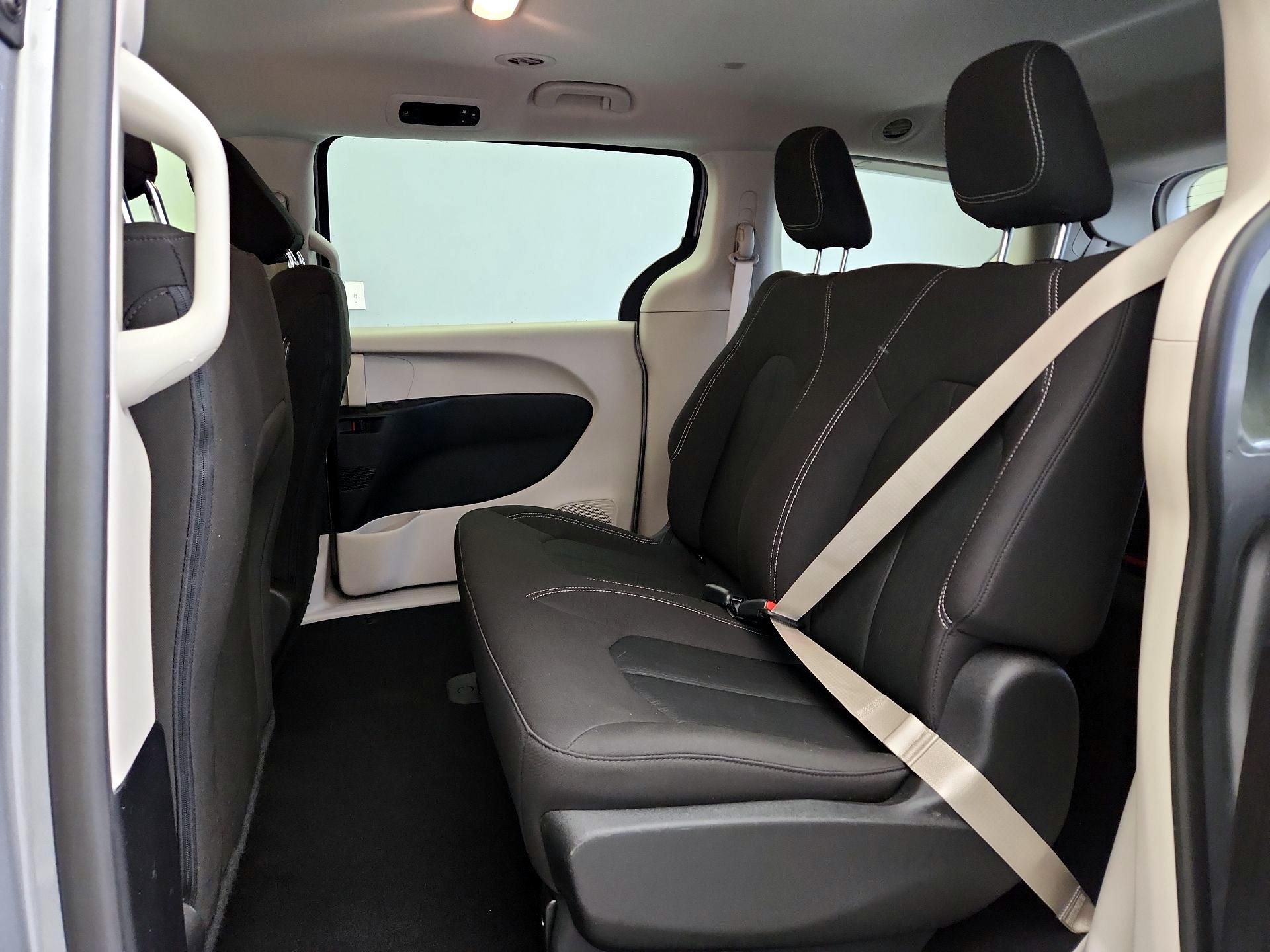 Thumbnail: 2021 Chrysler Voyager - 19