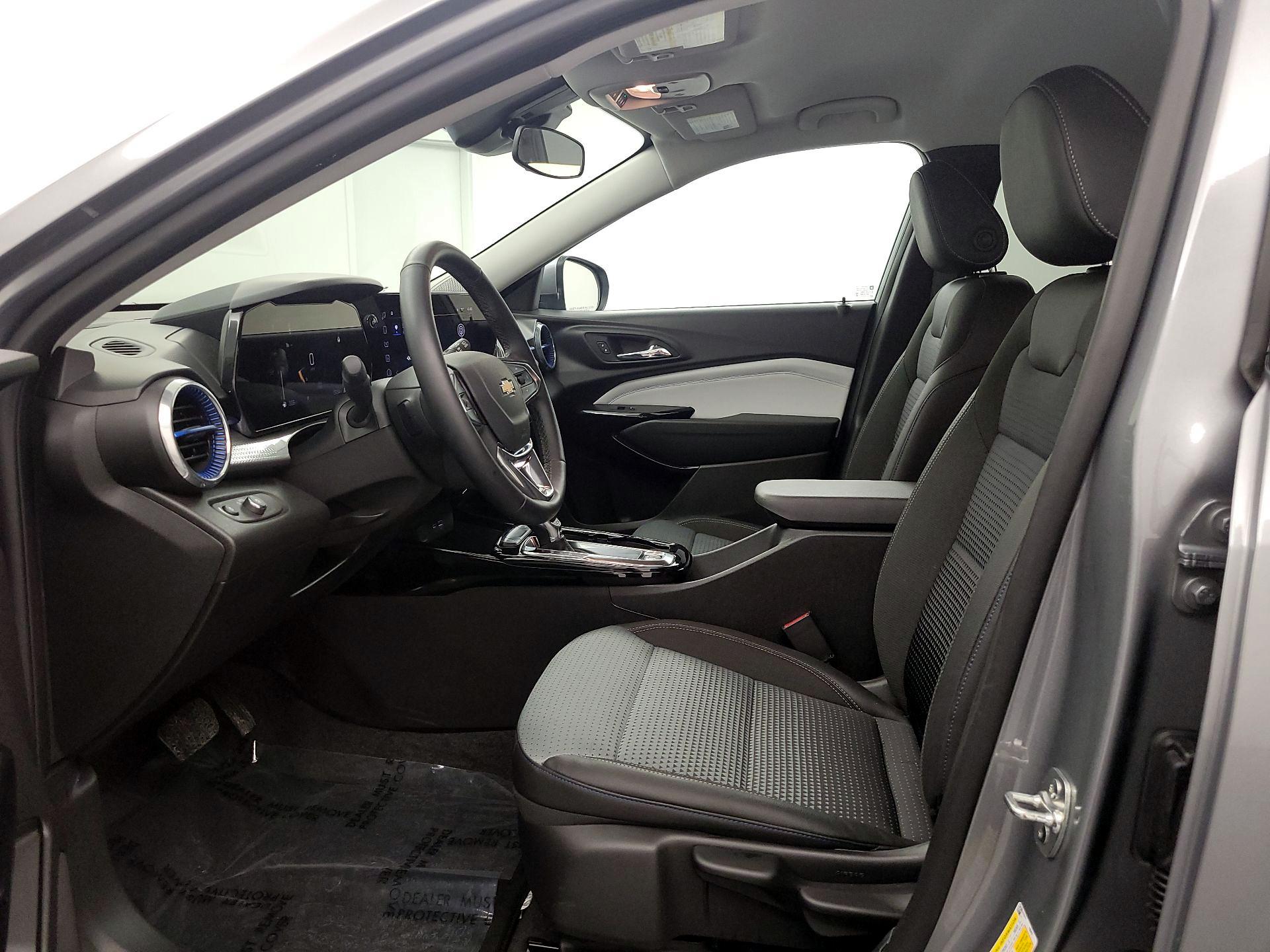 Thumbnail: 2025 Chevrolet Trax - 11