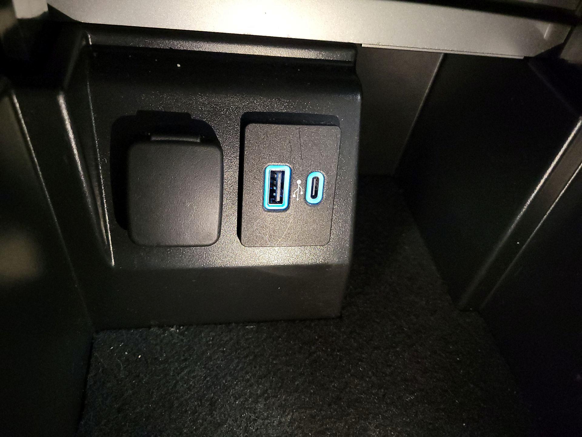 Thumbnail: 2023 Ford Explorer - 18