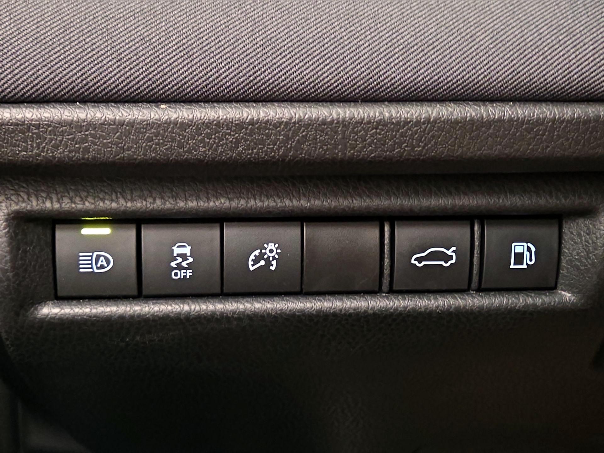 Thumbnail: 2025 Toyota Camry - 13