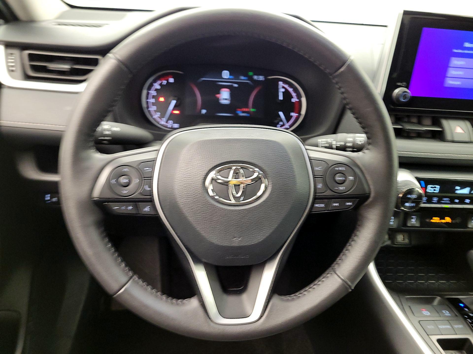 Thumbnail: 2025 Toyota RAV4 - 10