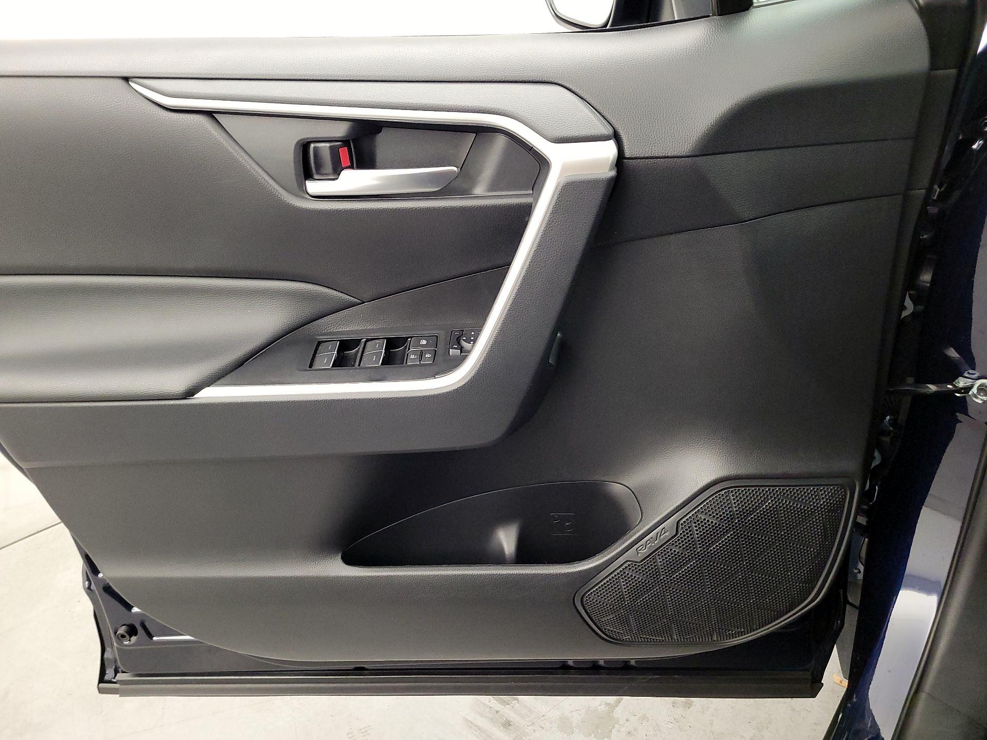 Thumbnail: 2025 Toyota RAV4 - 12