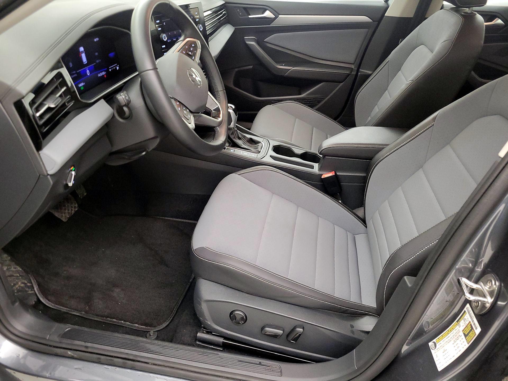 Thumbnail: 2025 Volkswagen Jetta - 11