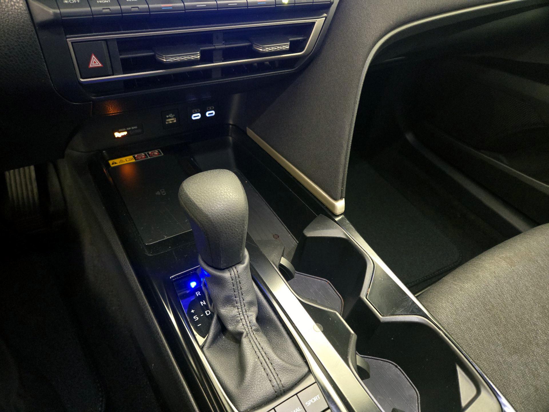 Thumbnail: 2025 Toyota Camry - 17