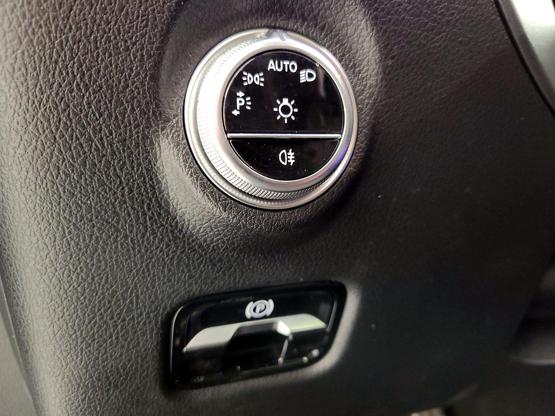 Thumbnail: 2023 Mercedes-Benz C-Class - 13